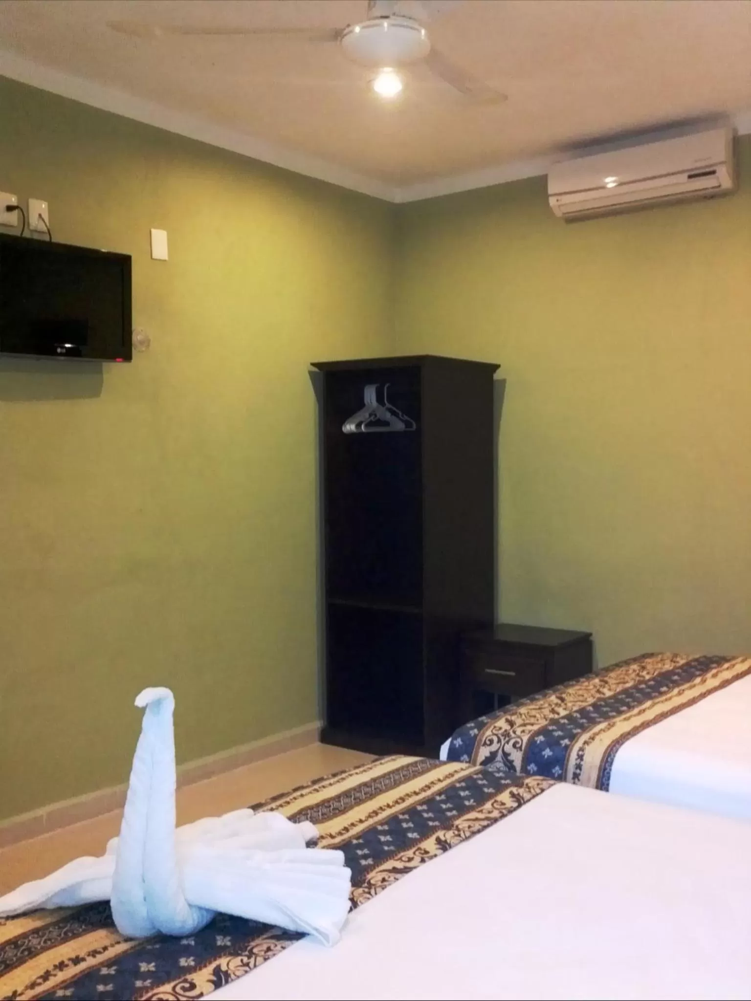 Decorative detail, Bed in Hotel Turquesa Maya