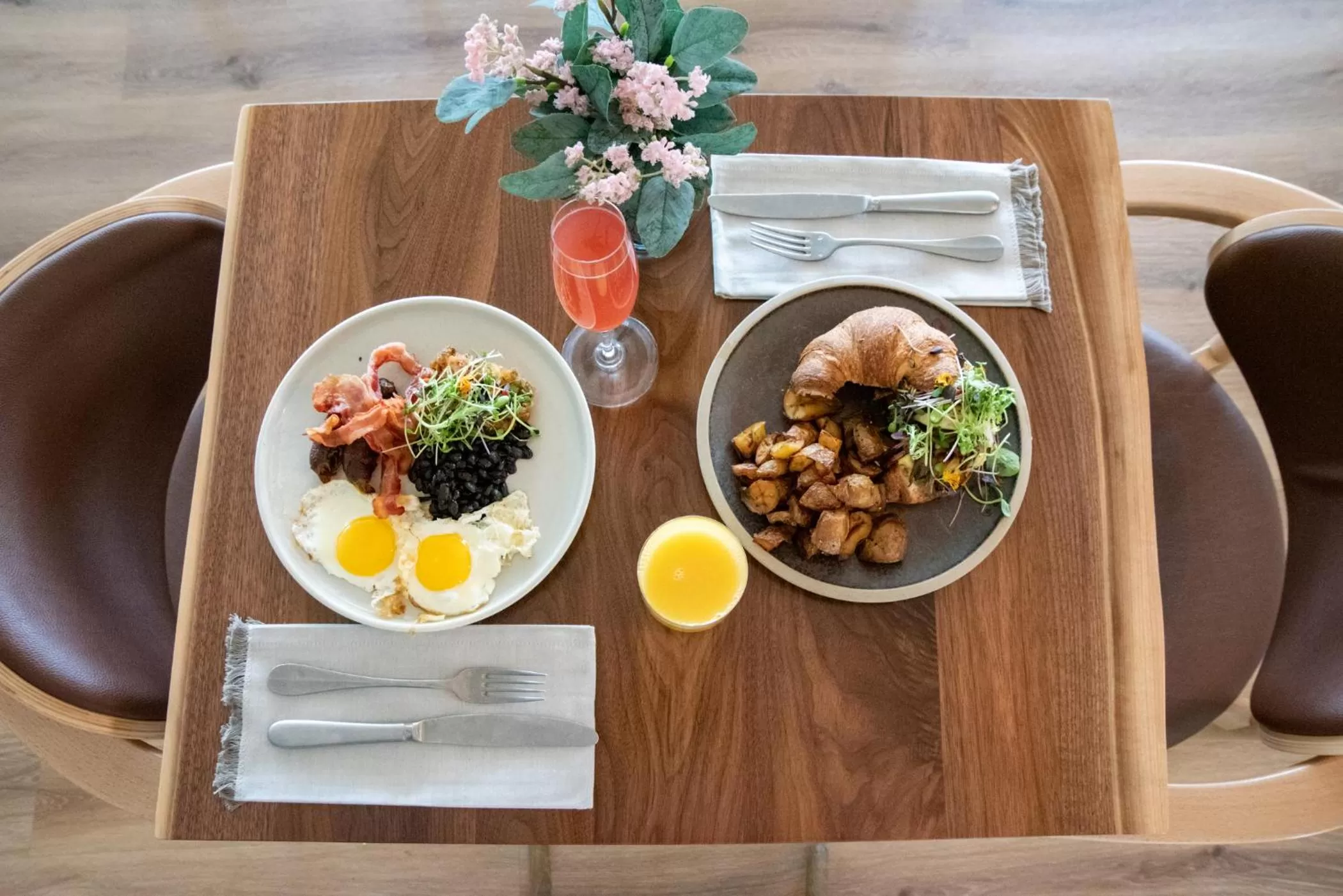 Restaurant/places to eat in The Crimson Jasper