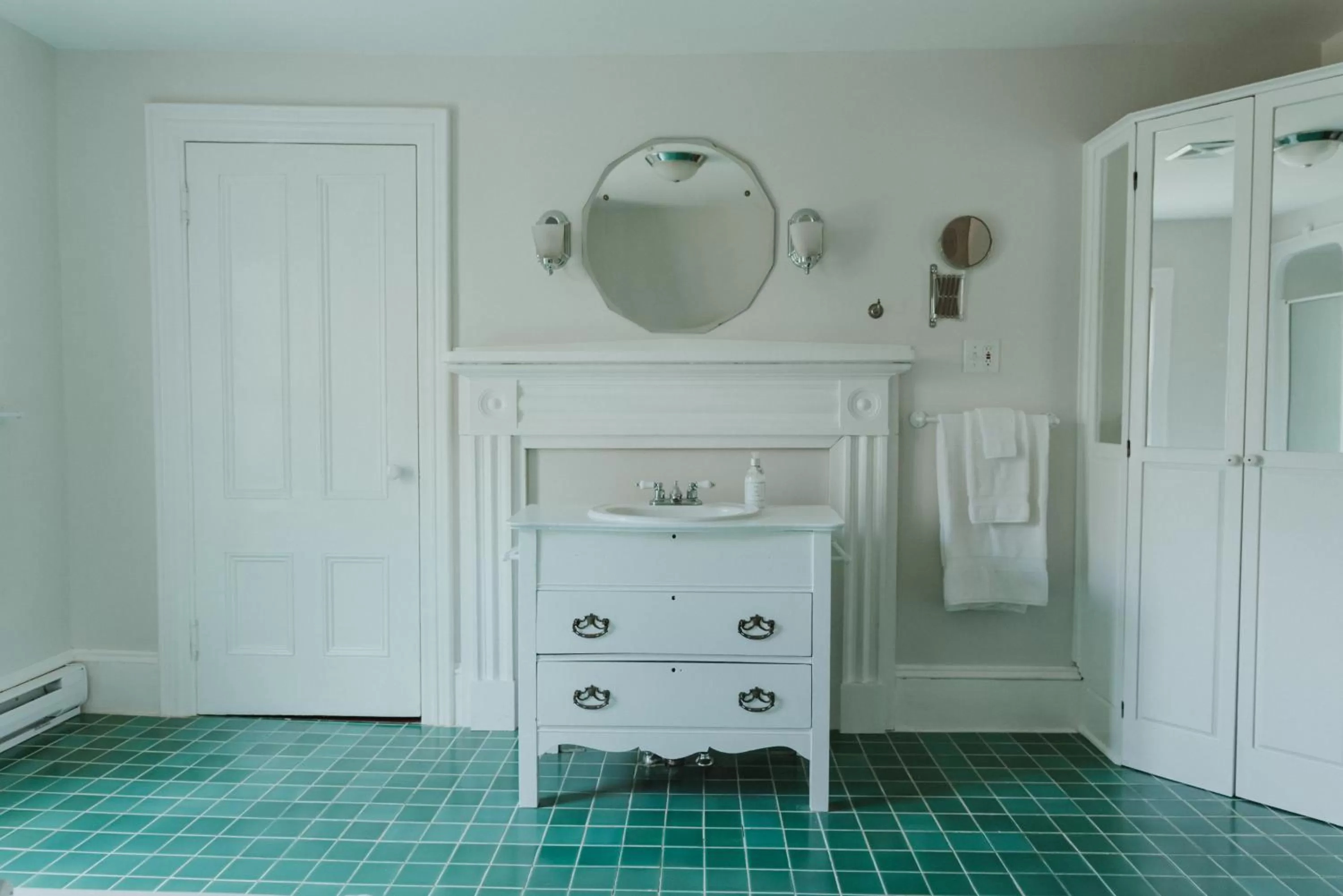 The Kitch'inn - Boutique Inn and Wine Bar