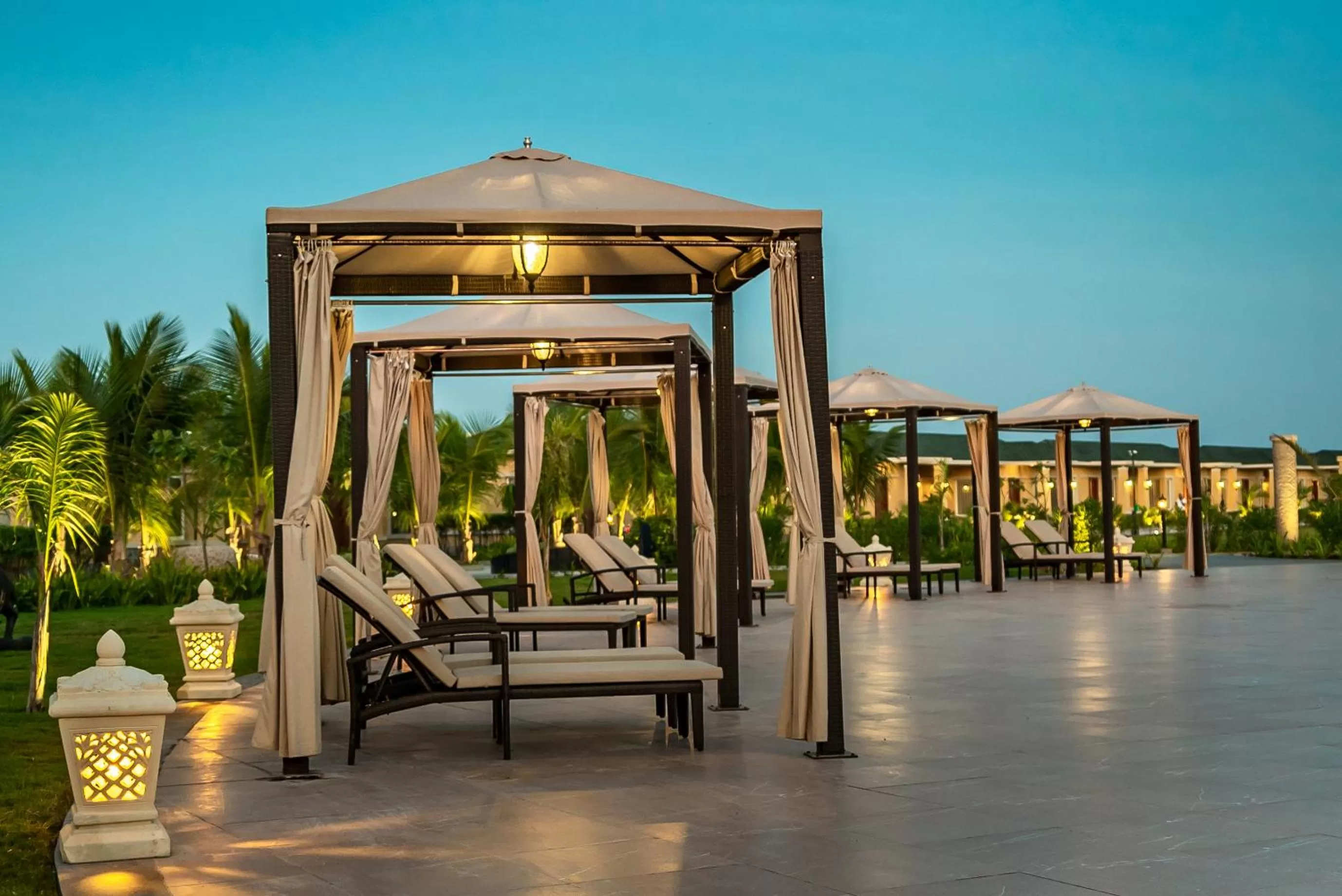 Swimming pool in Hawthorn Suites by Wyndham Dwarka