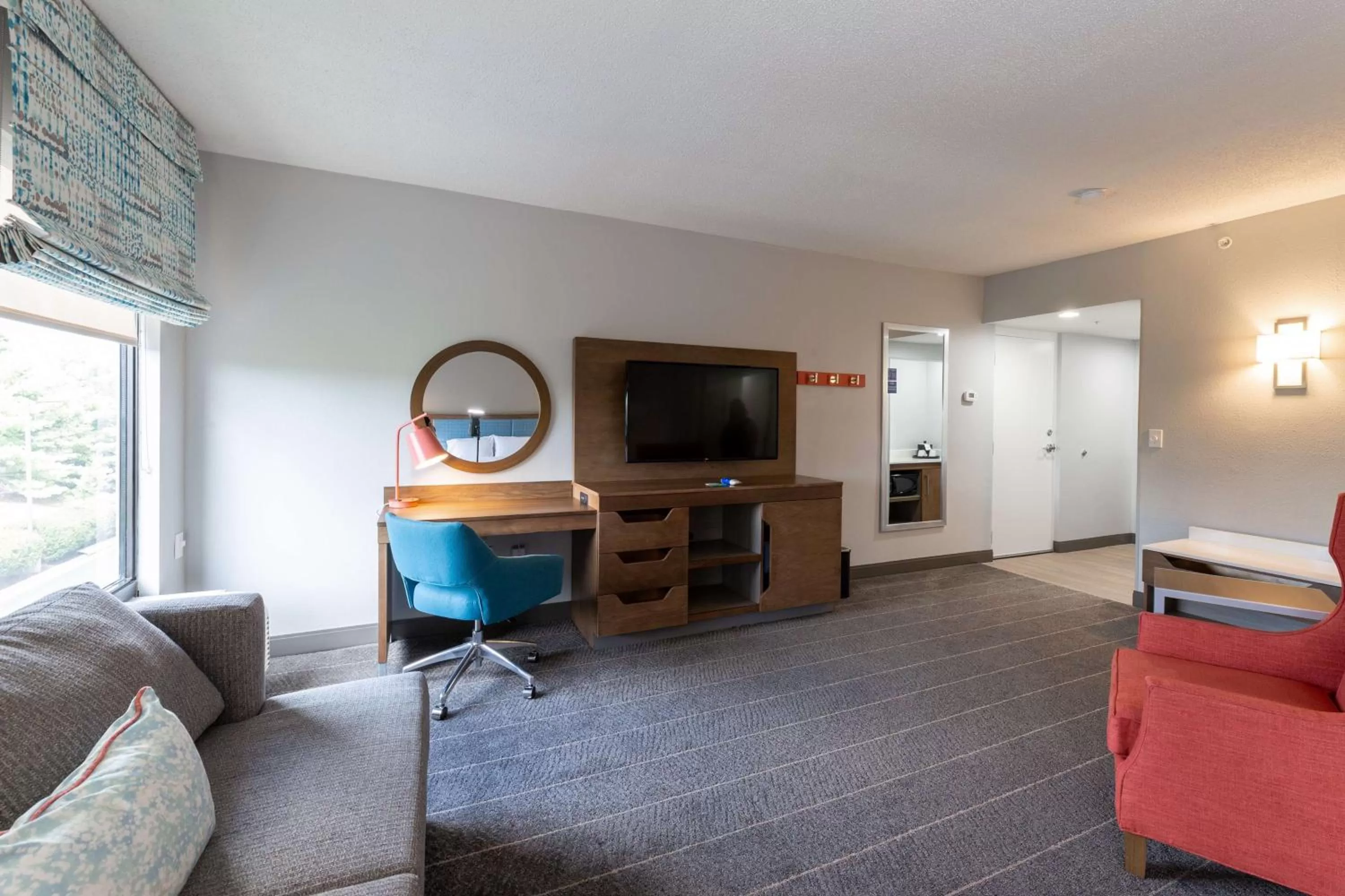 Bedroom in Hampton Inn Christiansburg/Blacksburg