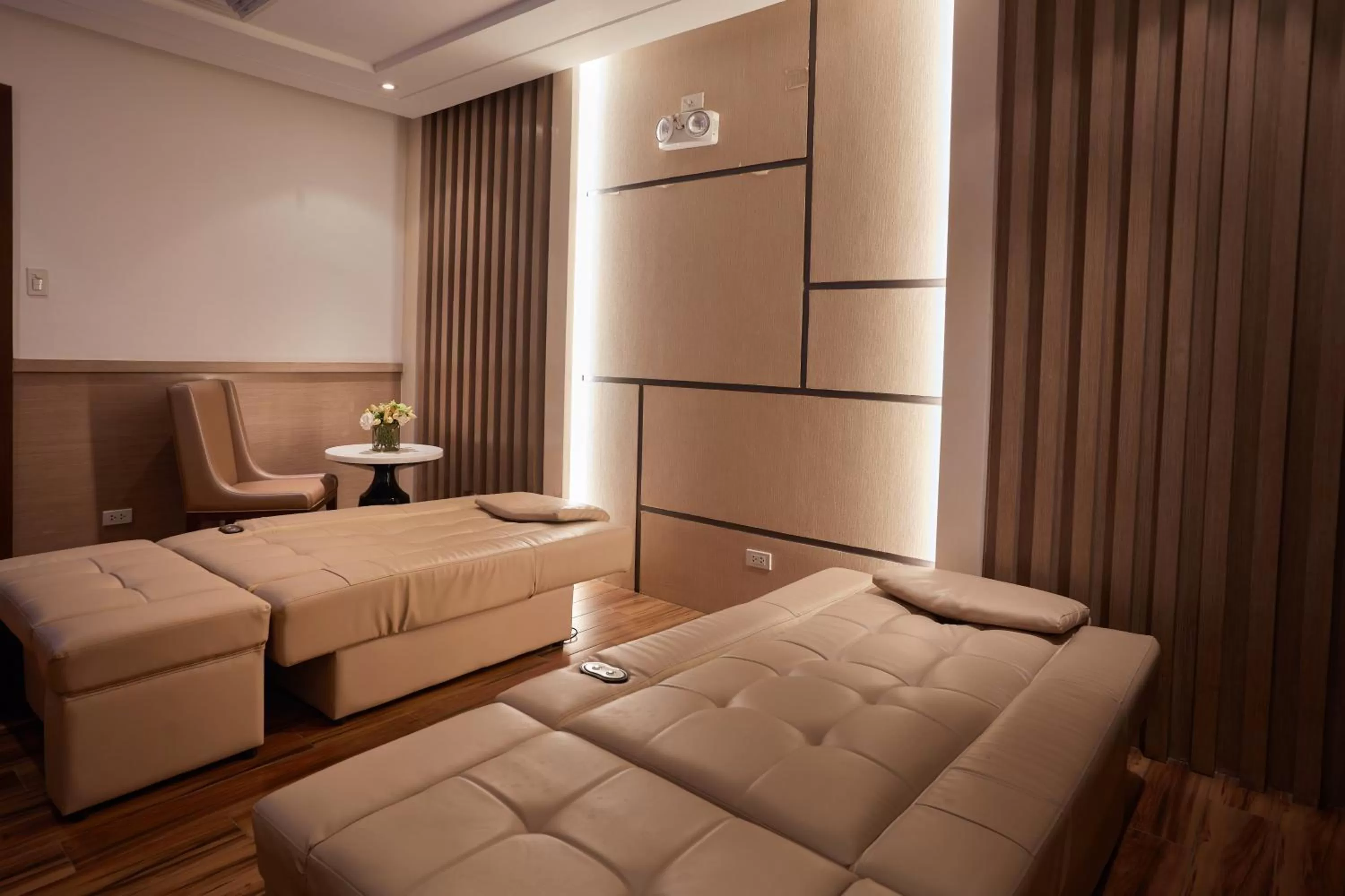 Spa and wellness centre/facilities, Bed in Rizal Park Hotel