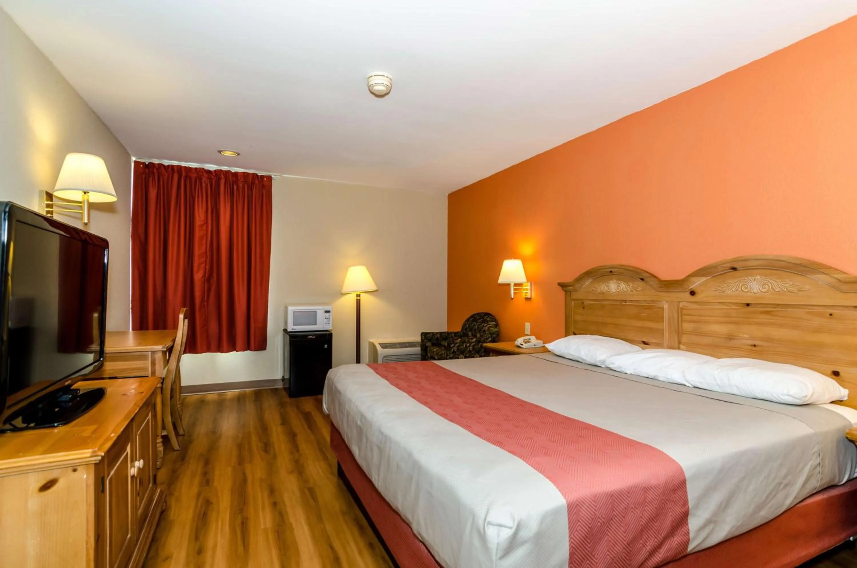 TV and multimedia, Bed in Motel 6-Newark, DE