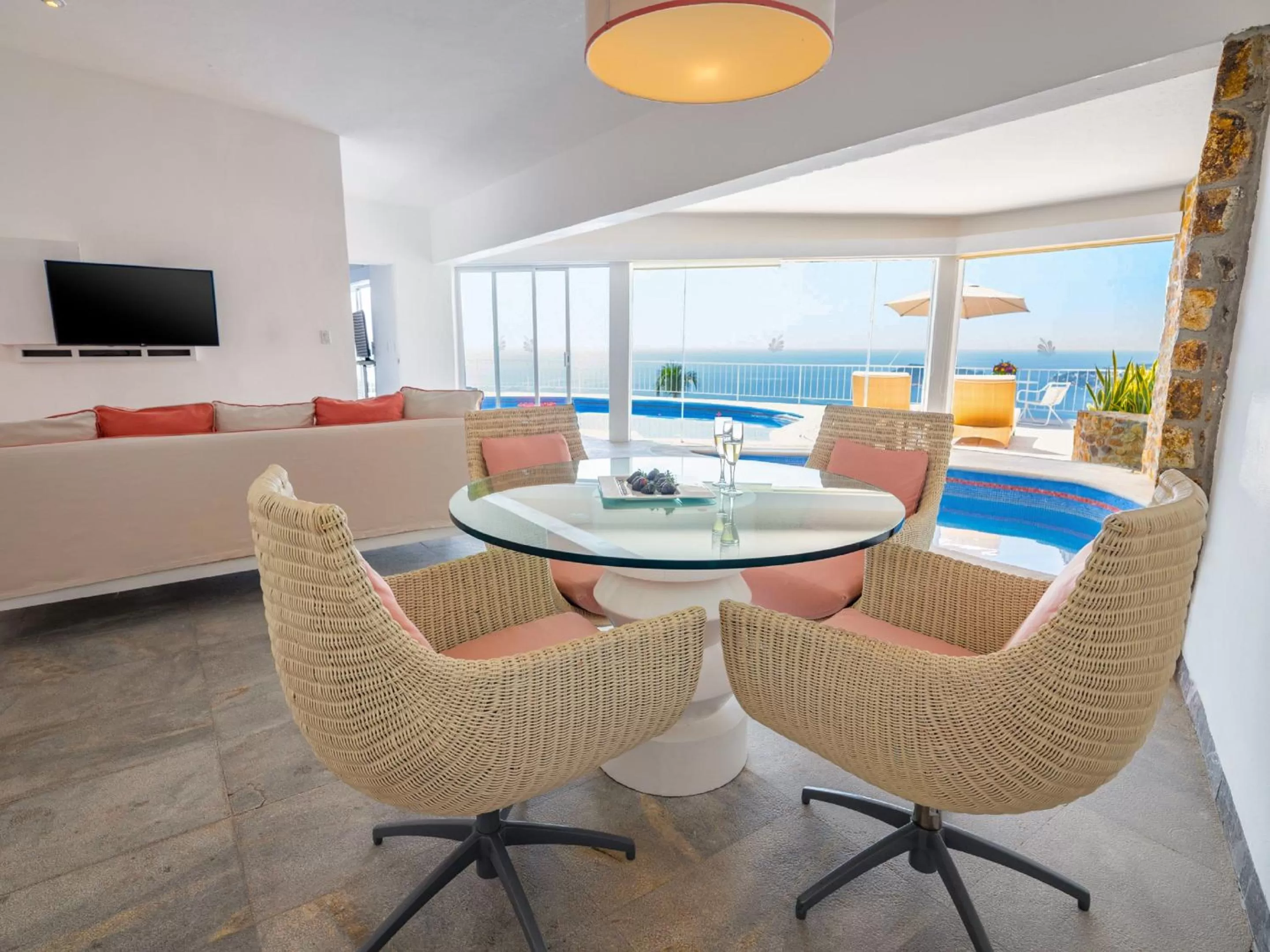 Communal lounge/ TV room in Las Brisas Acapulco