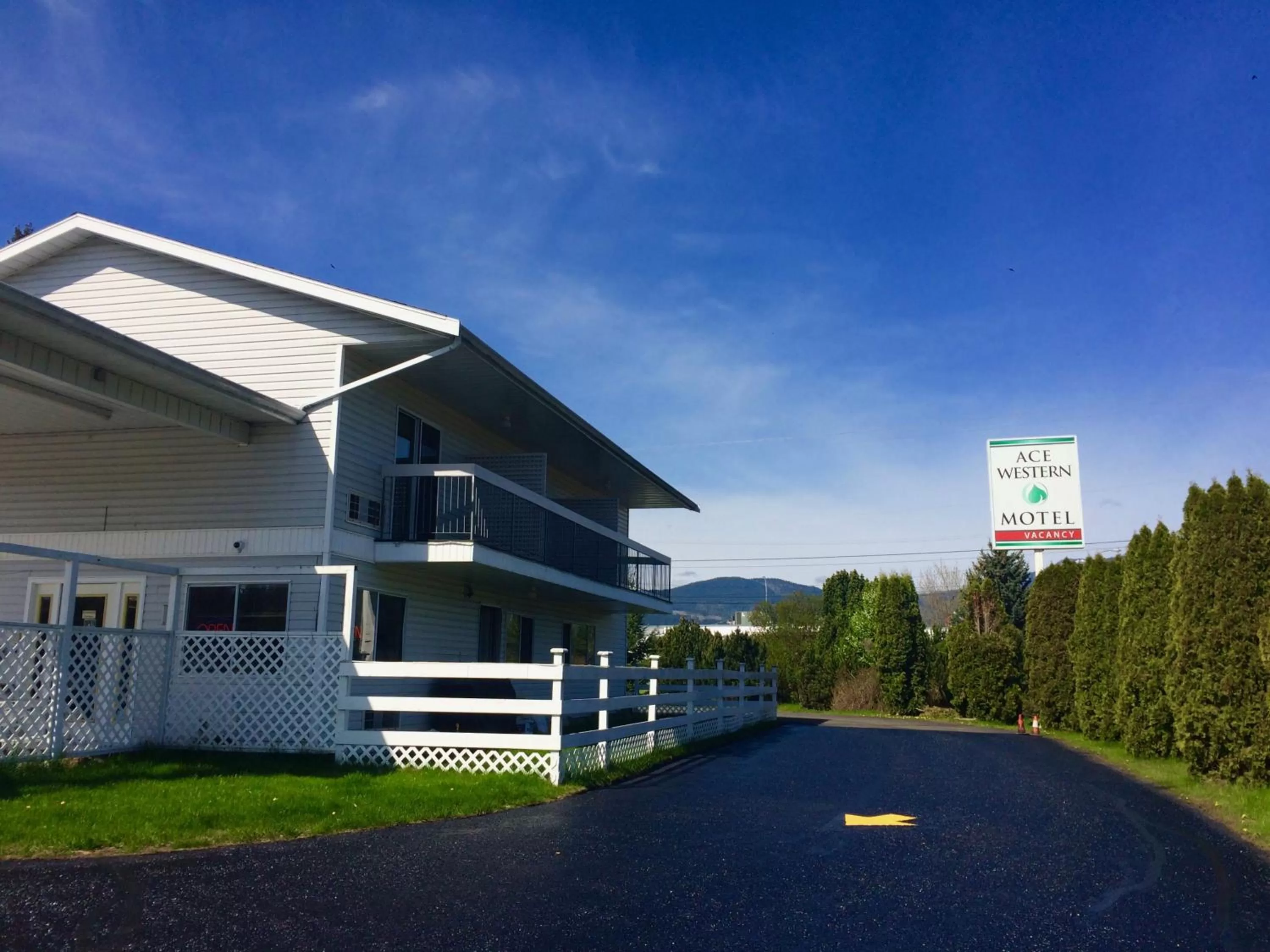Facade/entrance in Ace Western Motel