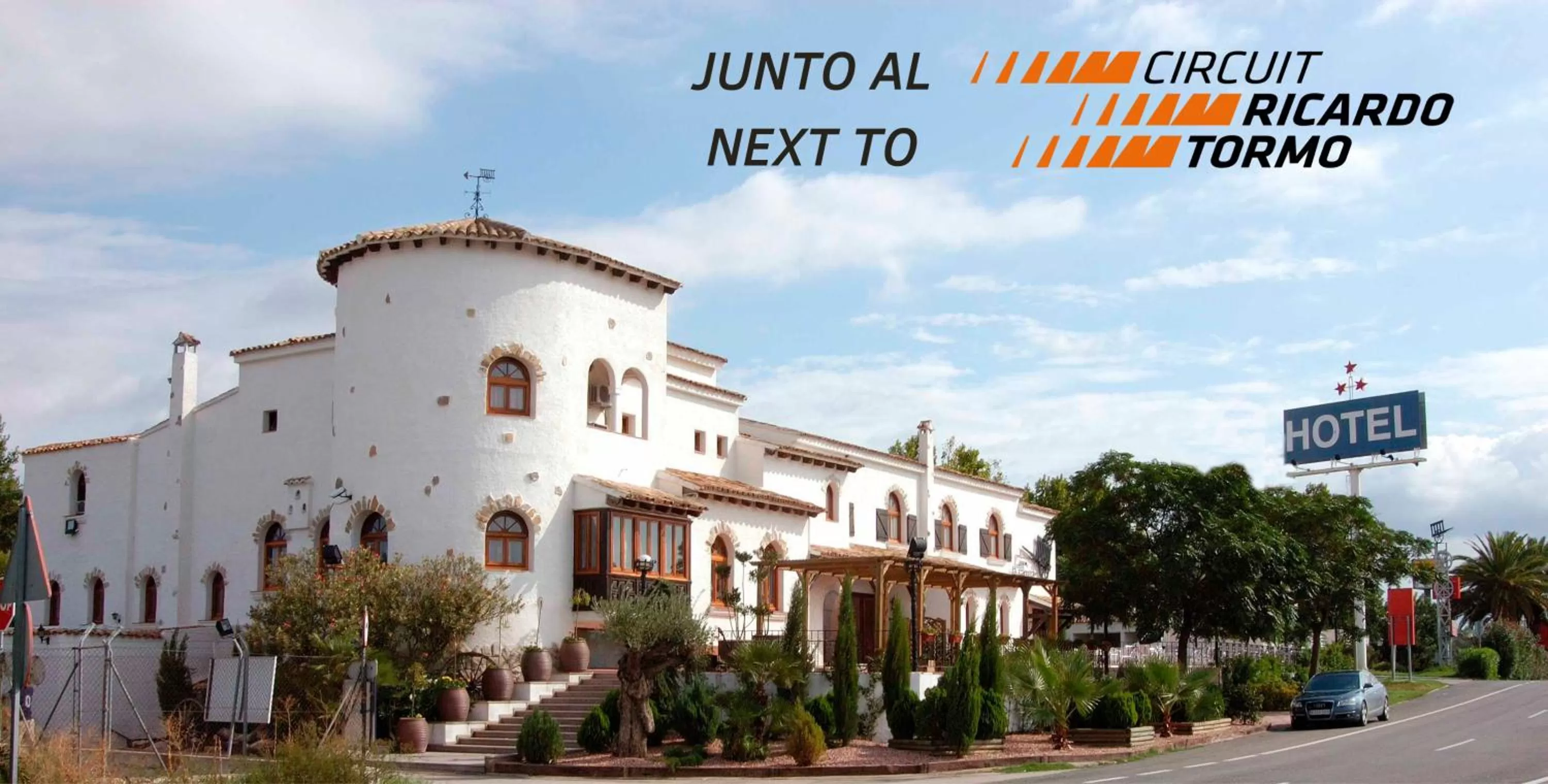 Property building in Hotel La Carreta