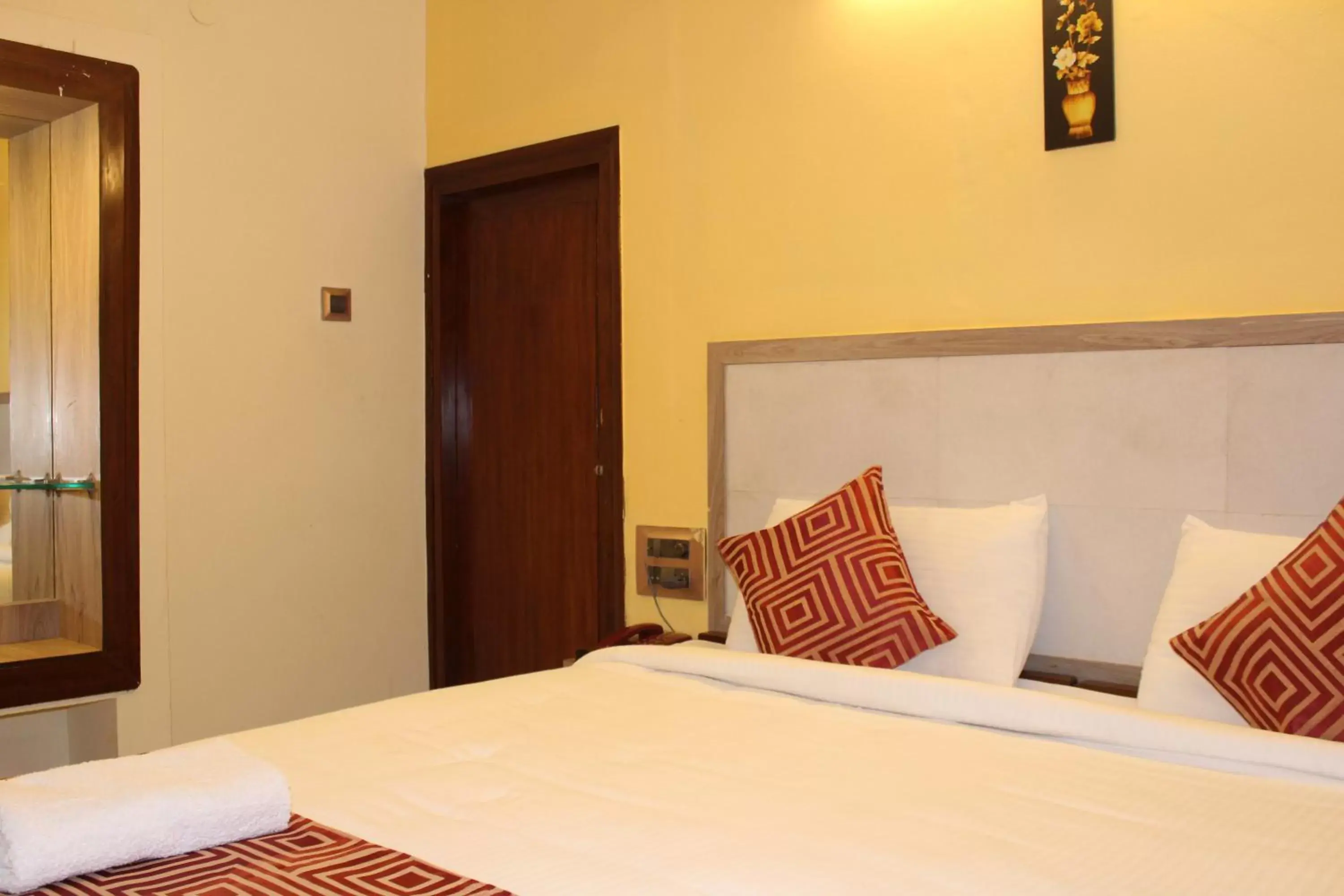 Small Double Room in Hotel Kaveri Small Double Room in Hotel Kaveri