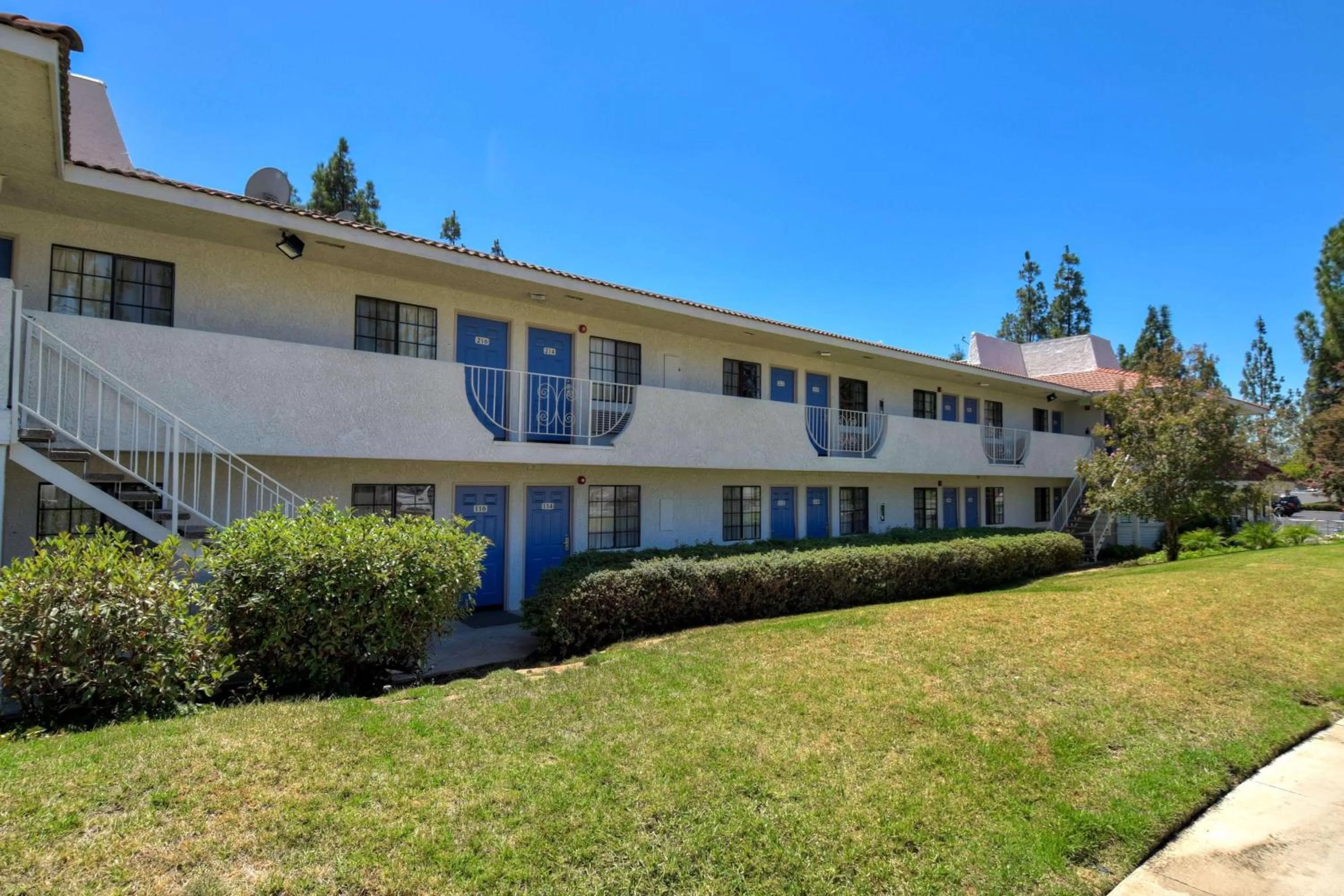 Property building in Motel 6-San Dimas, CA - Los Angeles