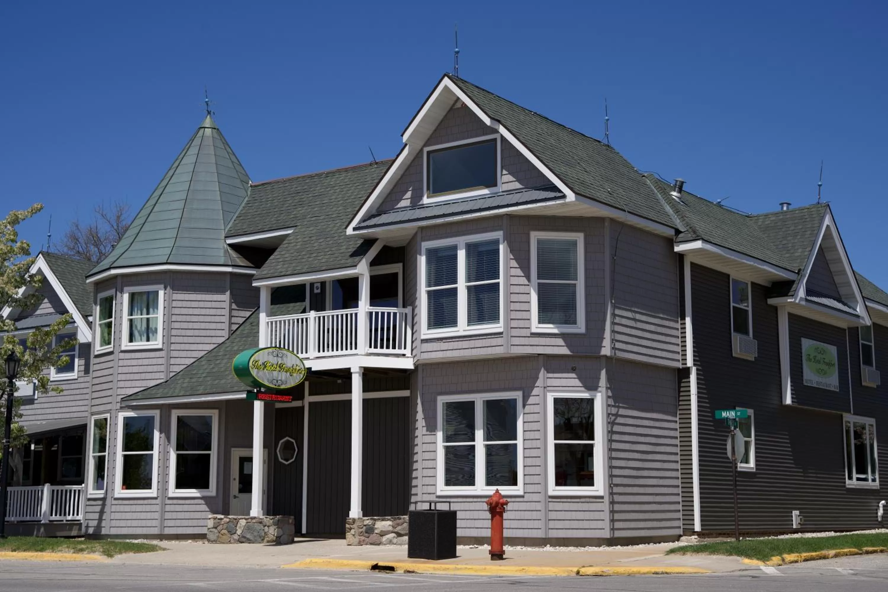 Property Building in Hotel Frankfort & Restaurant