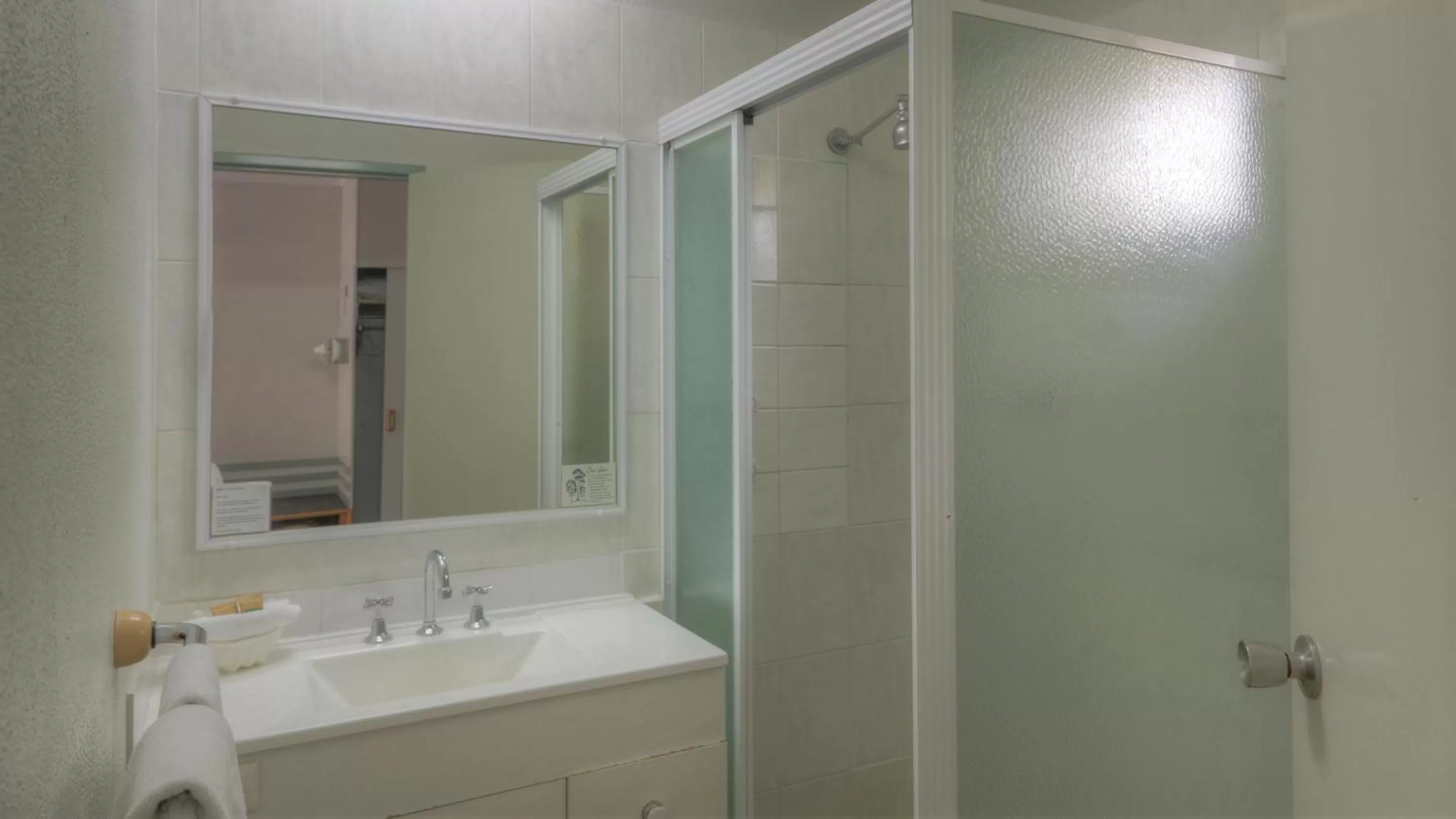 Queen Room in Alluna Motel