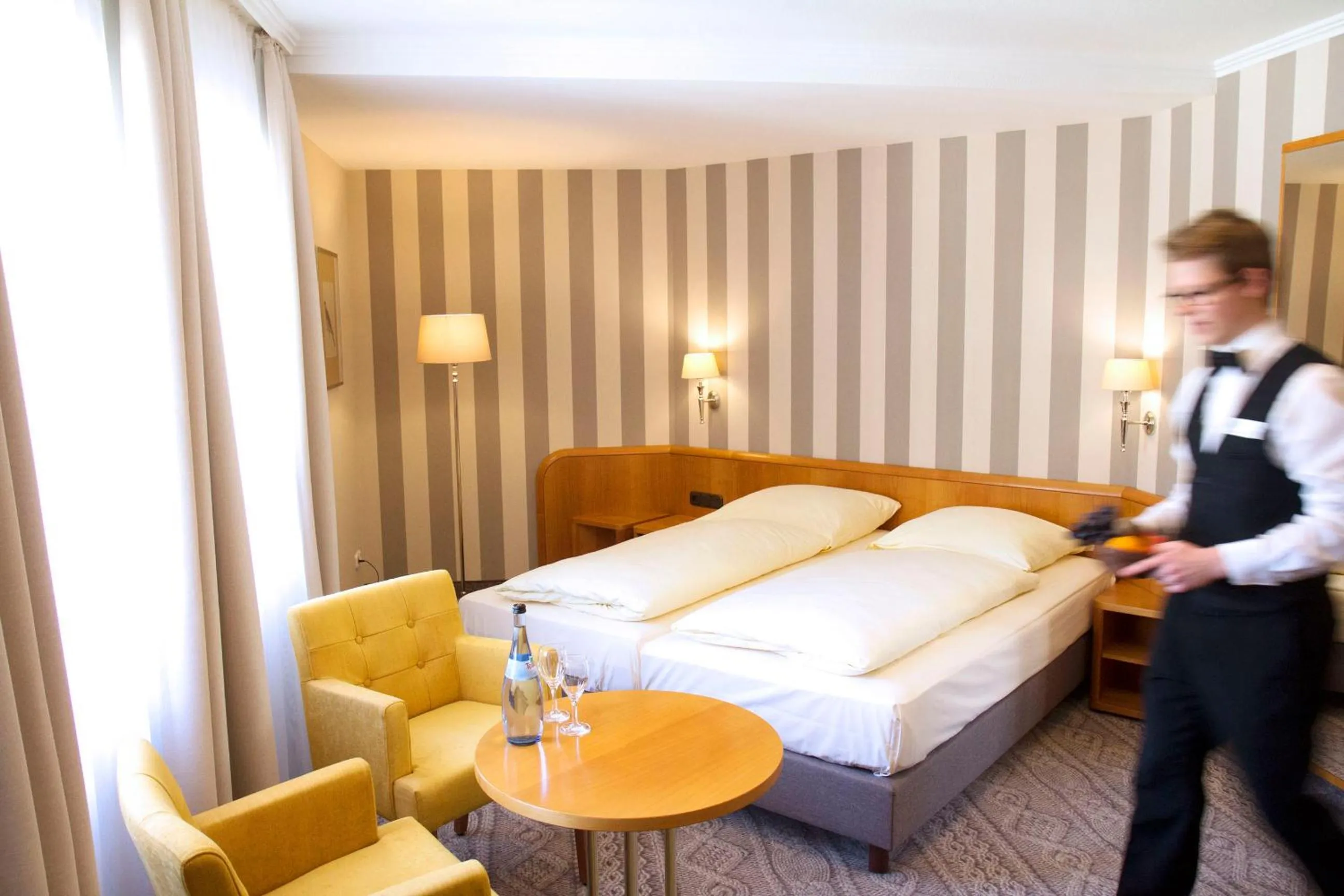 Staff, Bed in Hotel Reichsküchenmeister