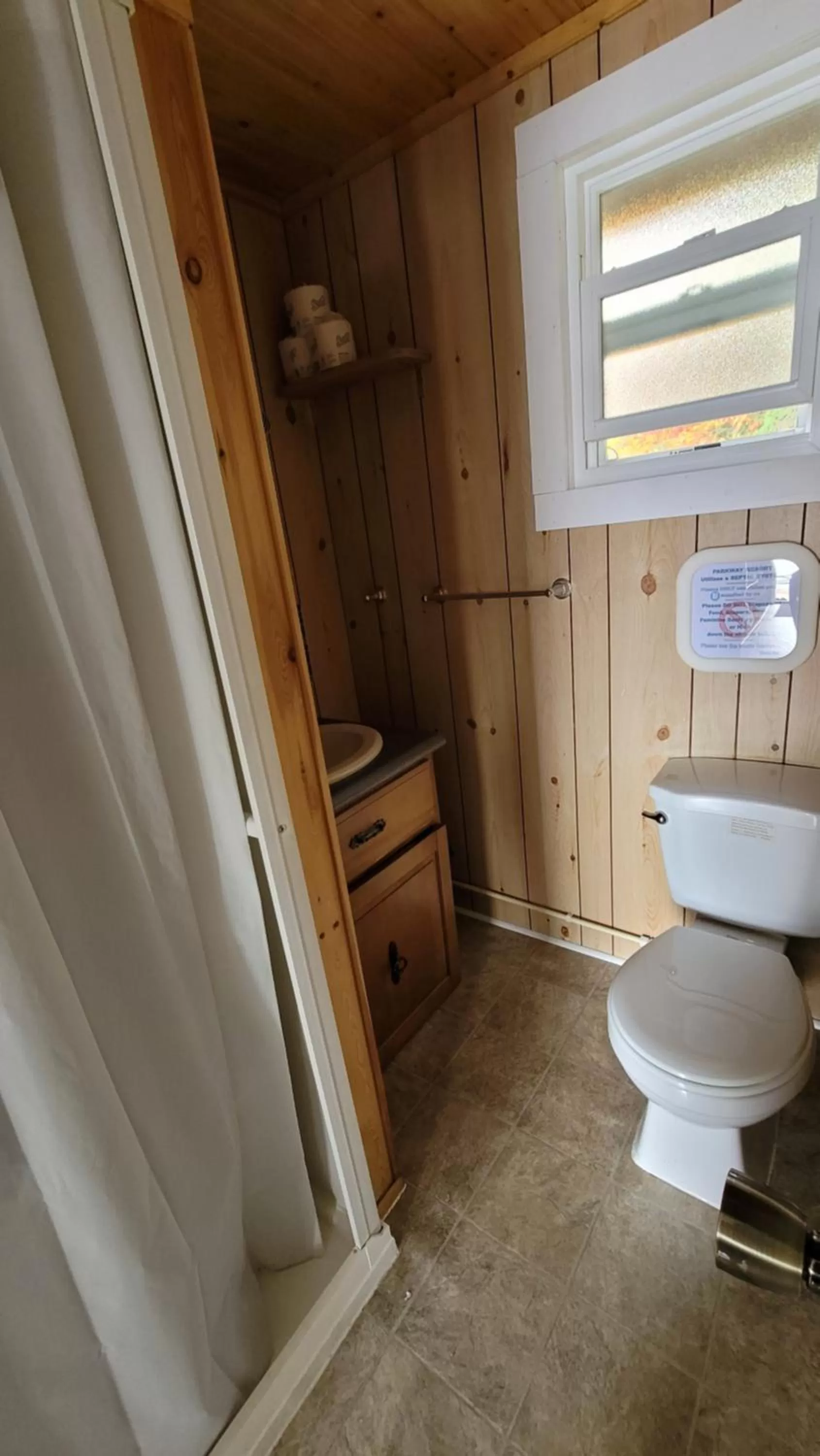 Toilet in Parkway Cottage Resort and Trading Post