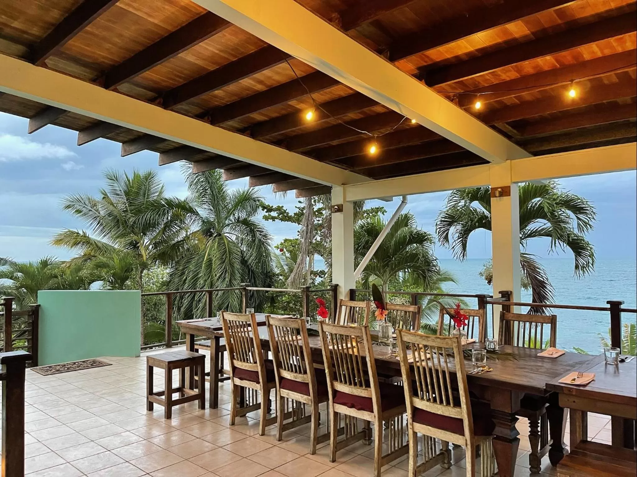 Restaurant/Places to Eat in Bird Island Bungalows