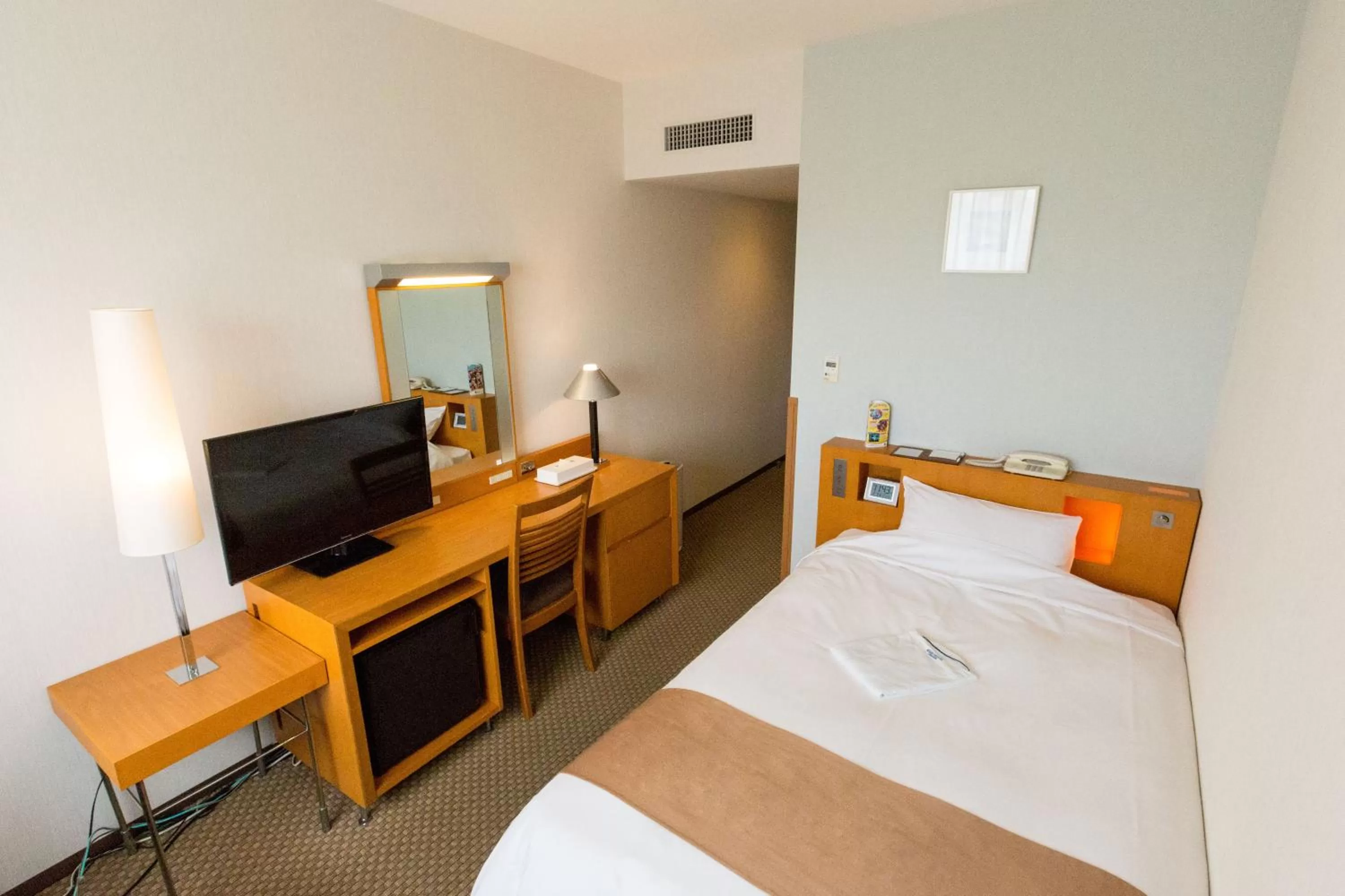 Day, Bed in Keisei Hotel Miramare