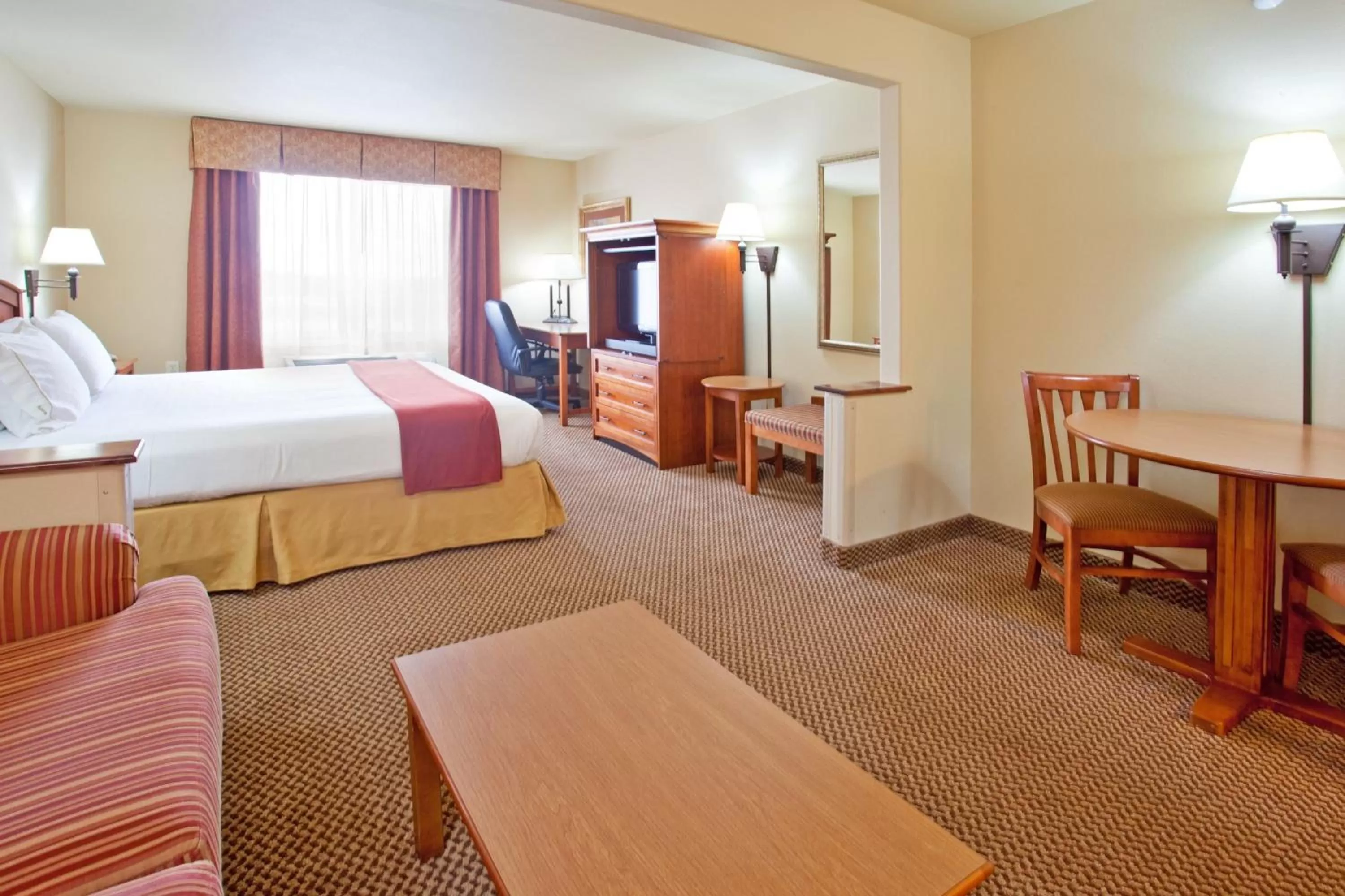 Photo of the whole room, Bed in Holiday Inn Express Hotel & Suites Cedar City by IHG