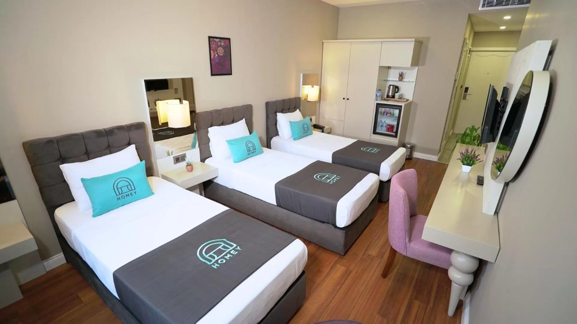 TV and multimedia, Bed in Homey AirPort Hotel