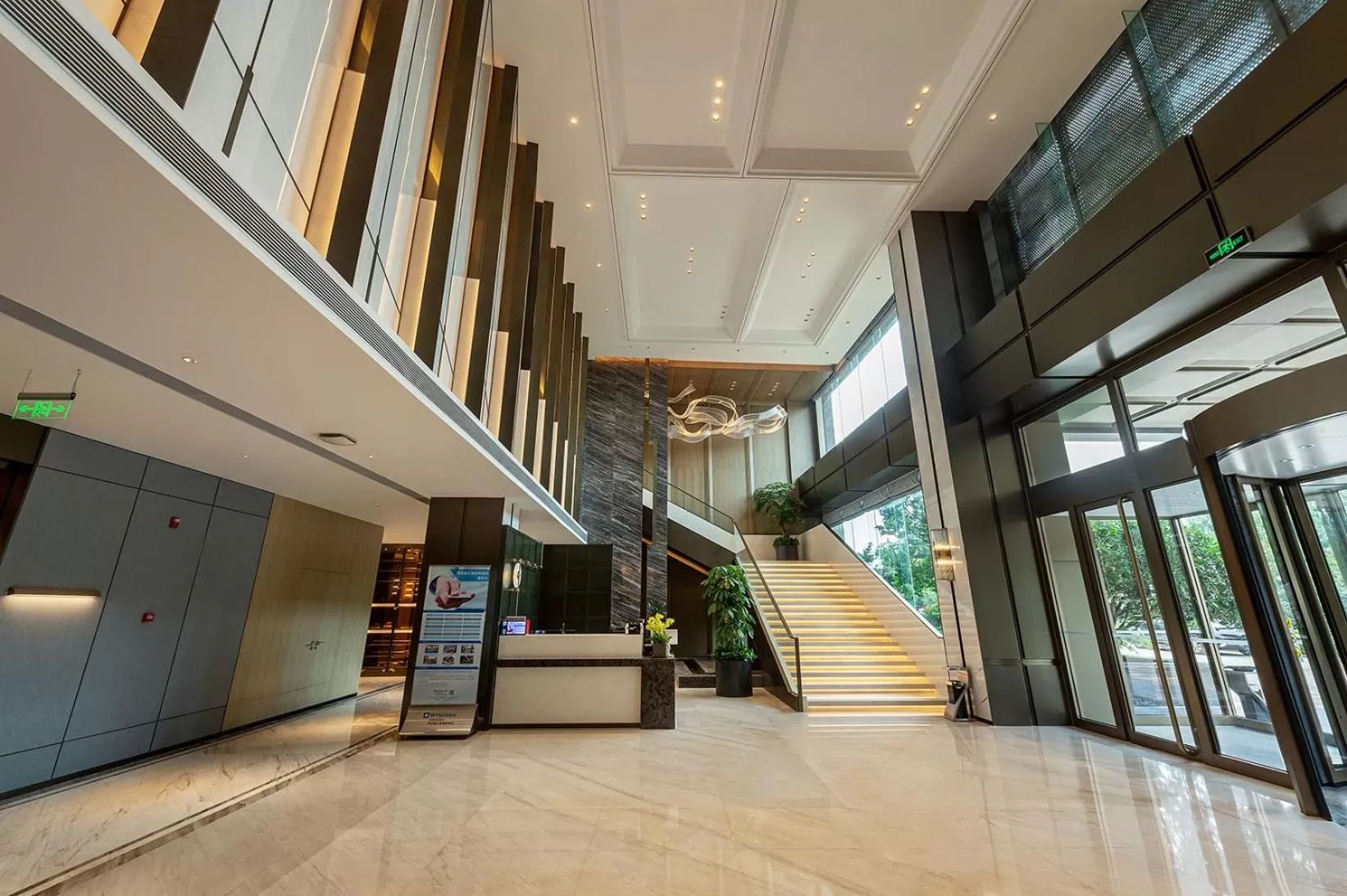 Restaurant/places to eat in Wyndham Qingdao l Free Fixed-Time Shuttle Service Between Hotel and Airport & North Railway Station l Outdoor Children's Amusement Park l 1-Hour Play Snooker or Table Tennis