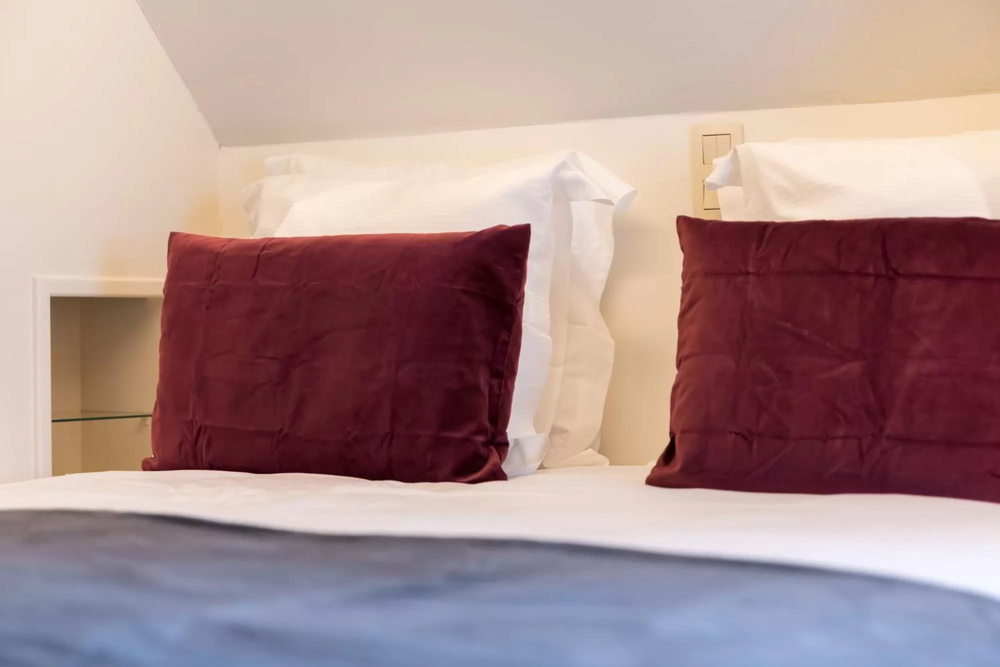 Bed in Hôtel Imperi'Ale