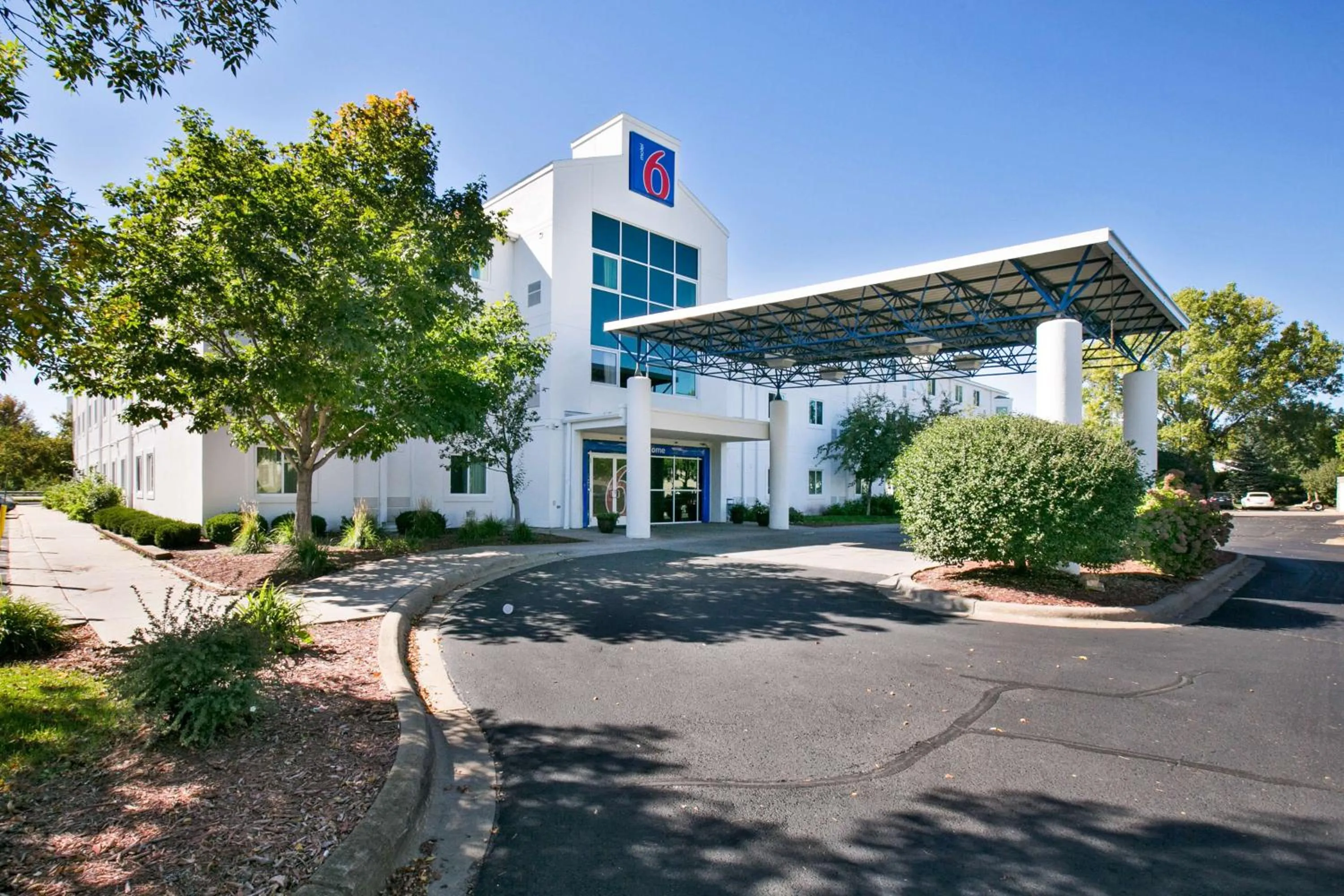 Property building in Motel 6-Brooklyn Center, MN - Minneapolis