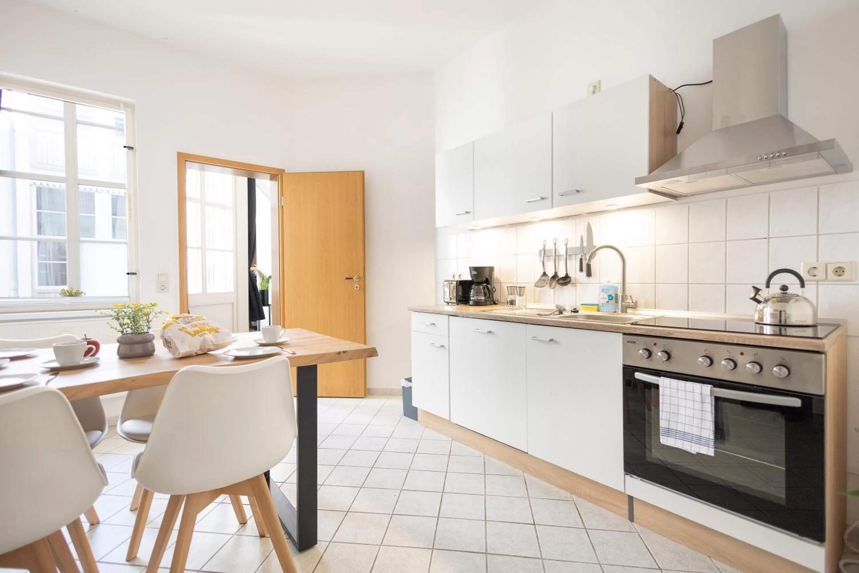 Kitchen or kitchenette in Apartments an der Oper - Innenstadt - Zentral - Küche - Wifi - Powered by Ko-Living