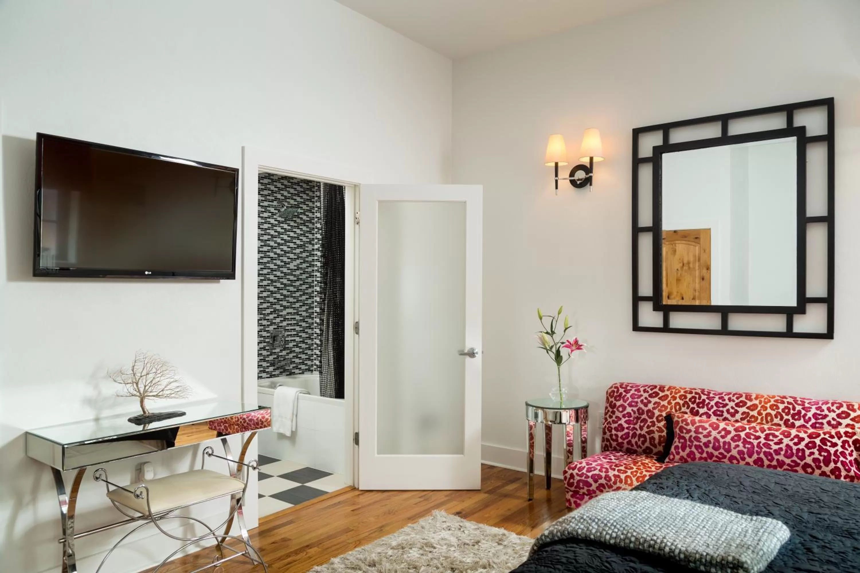 Photo of the whole room in Black Dolphin Inn