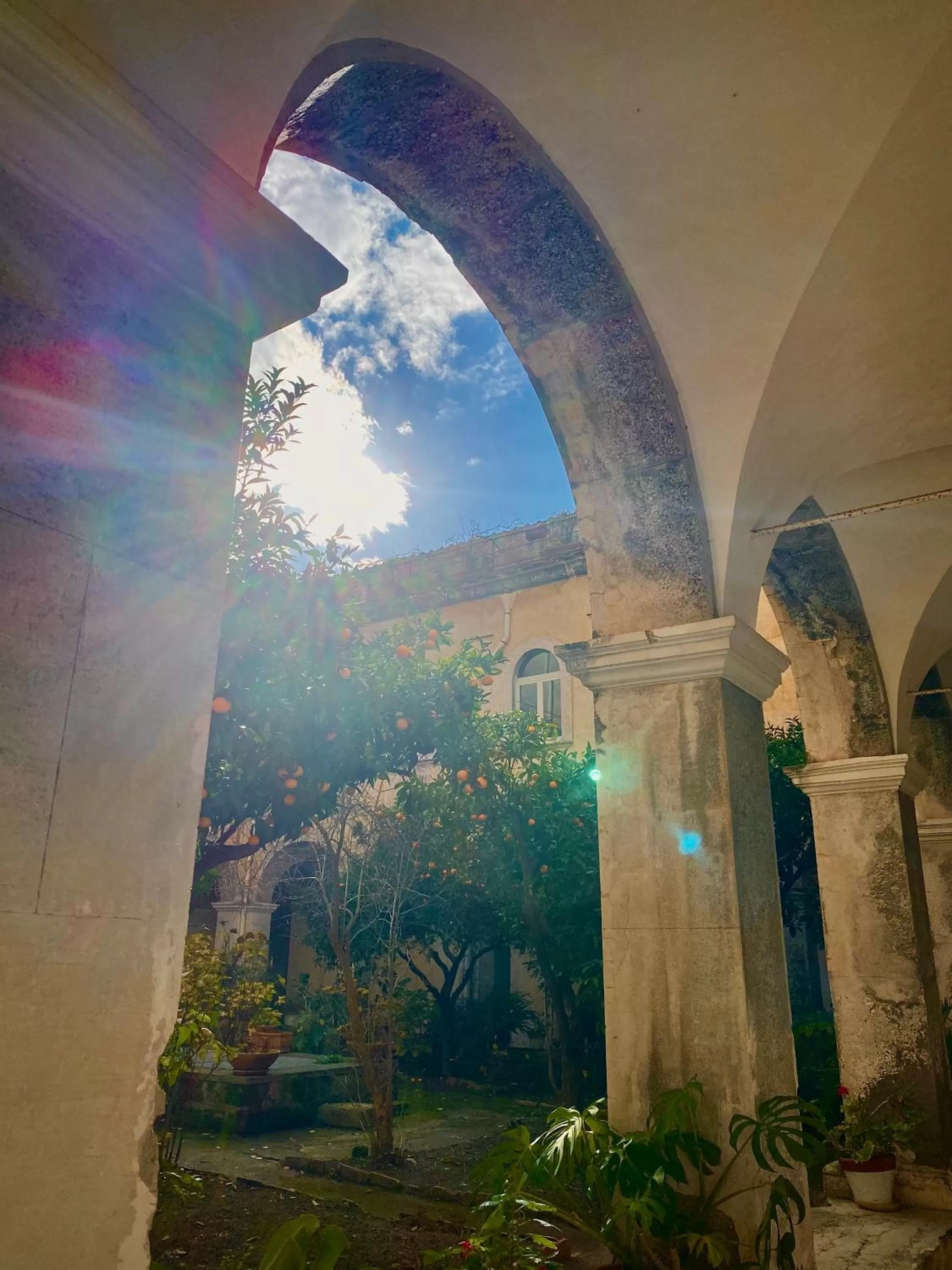 Inner courtyard view in Il Chiostro