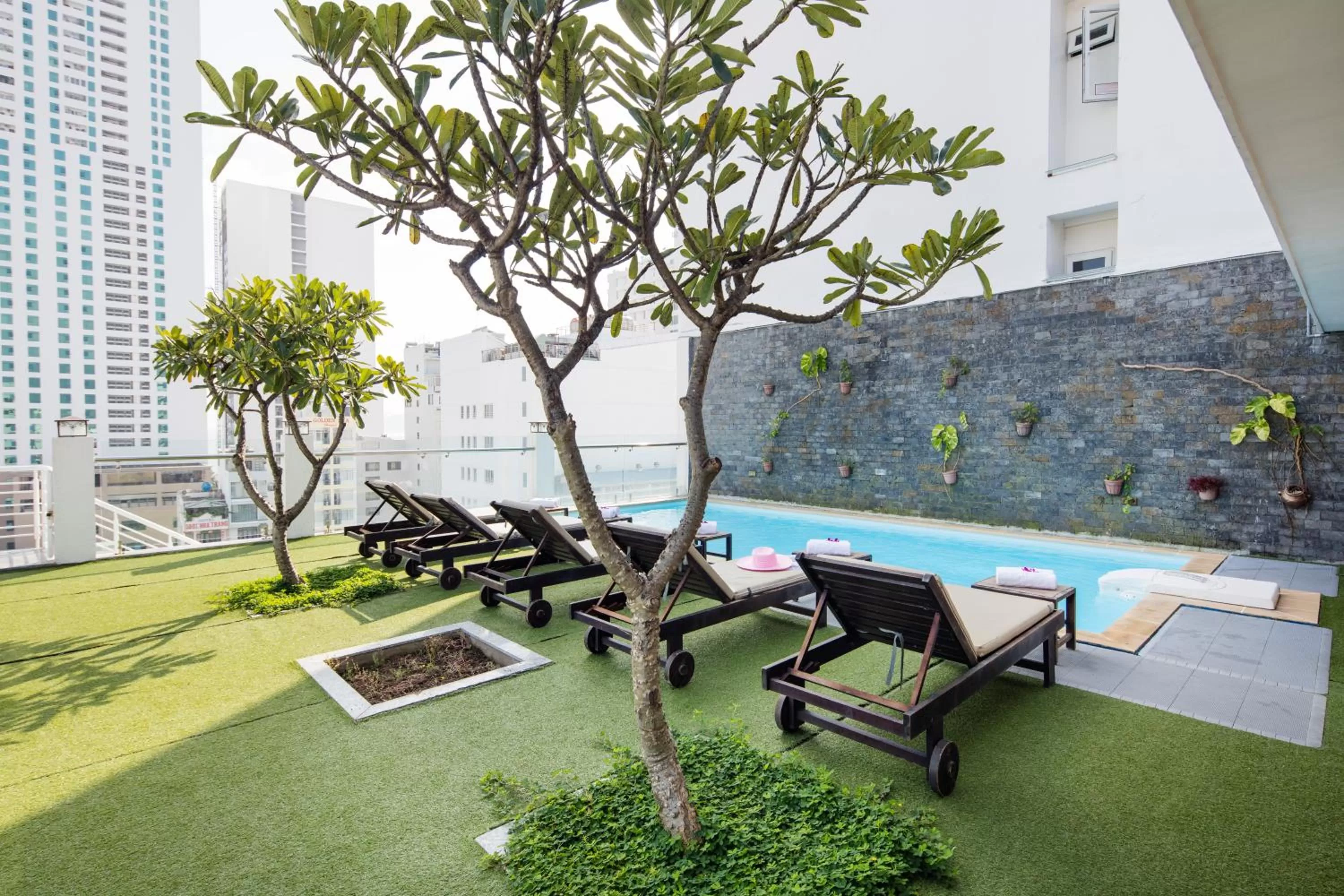 Swimming pool in Edele Nha Trang Hotel