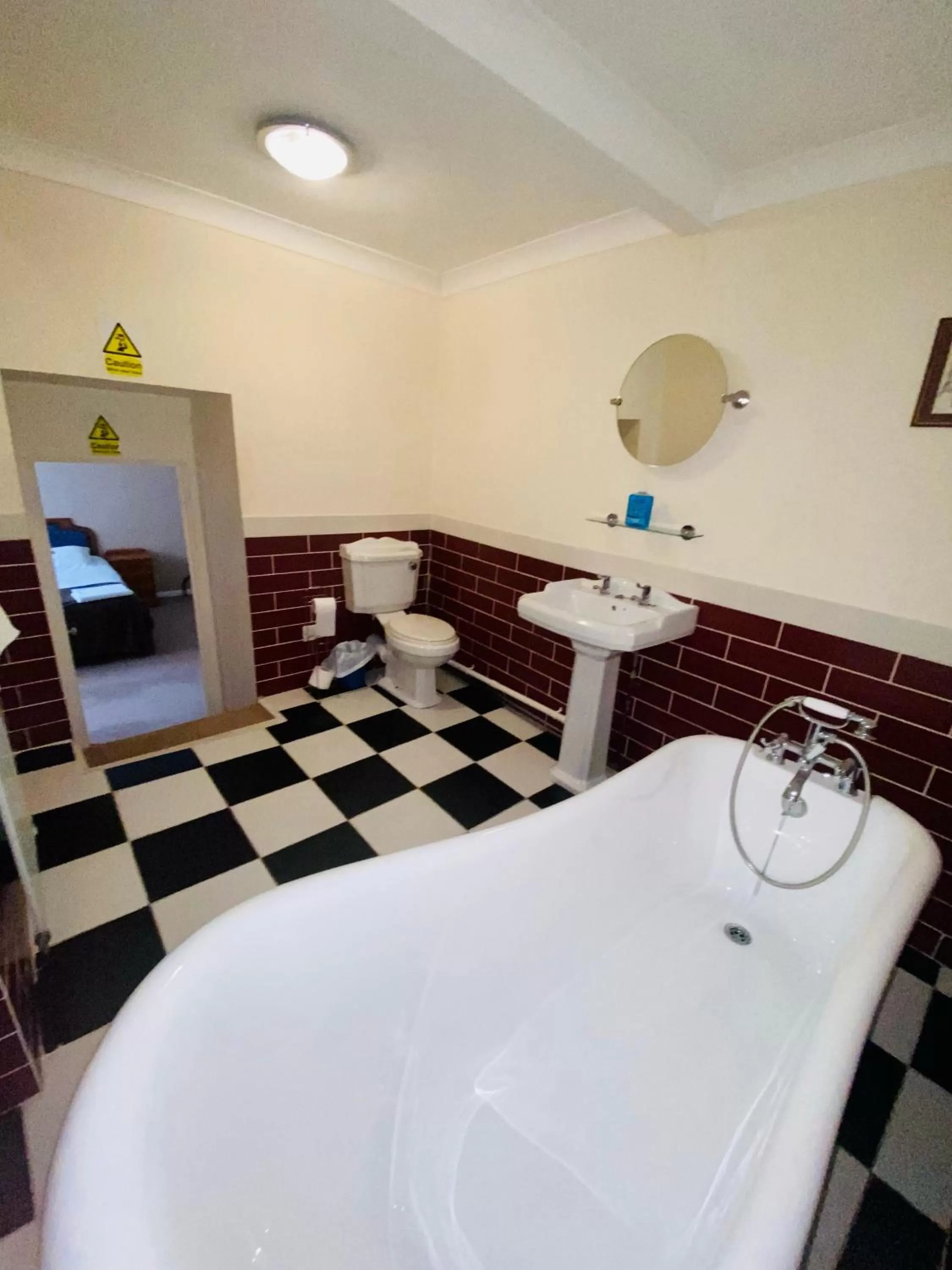 The Royal Victoria & Bull Hotel