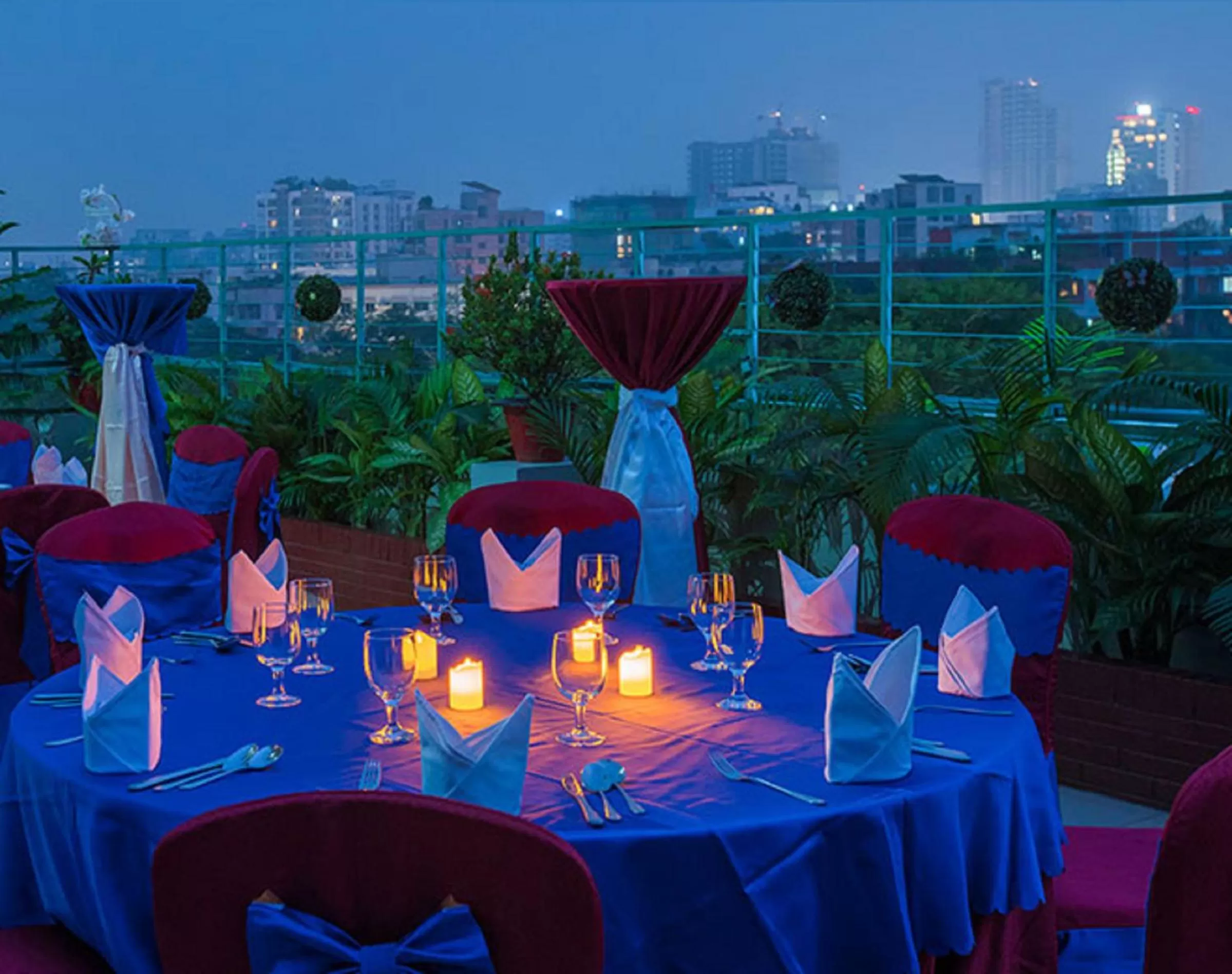 Restaurant/places to eat in HOTEL LAKE CASTLE - Parkview