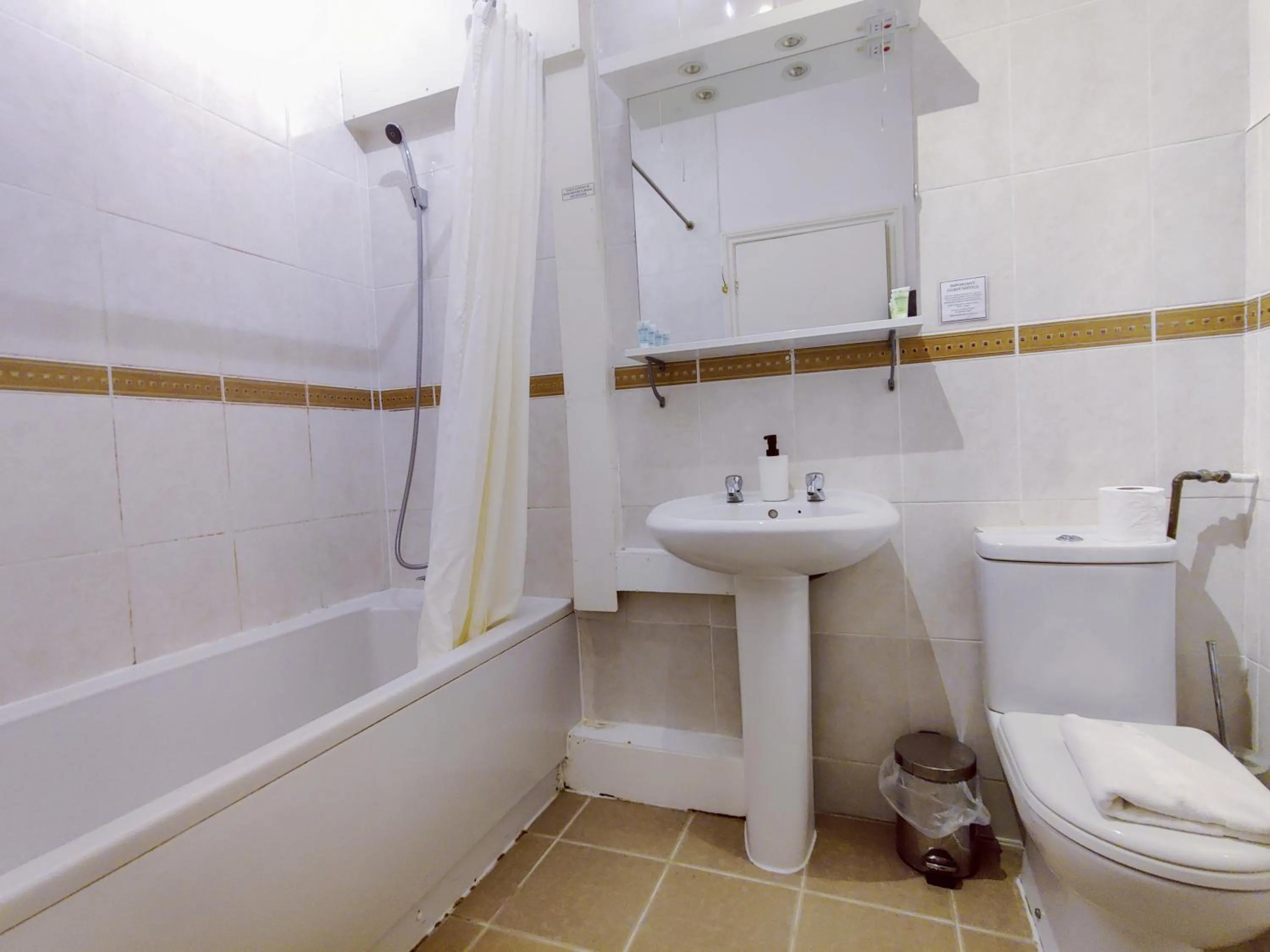 Bathroom in Wentworth House - Free Parking