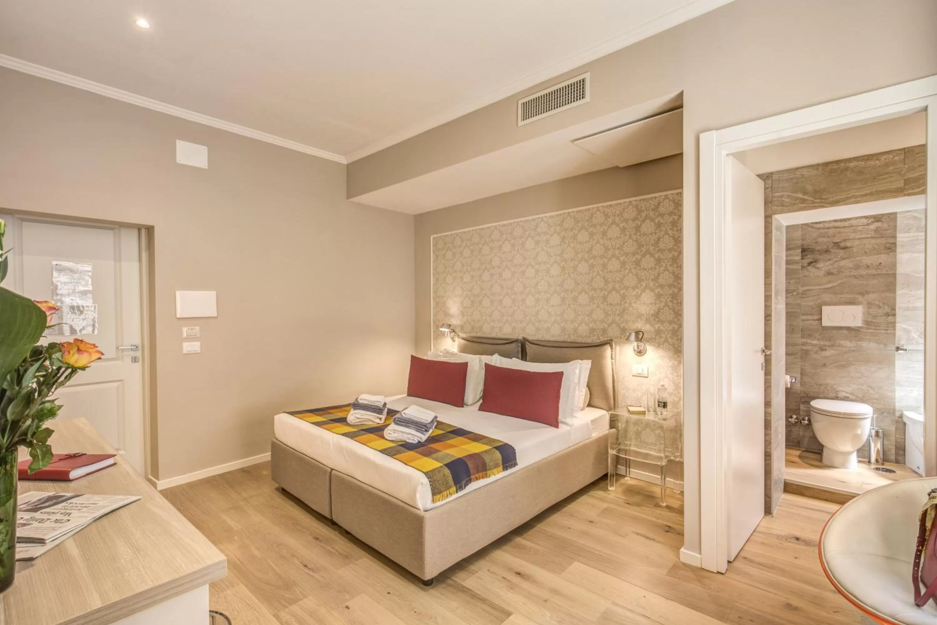 Bathroom, Bed in The Spanish Suite Via di Ripetta