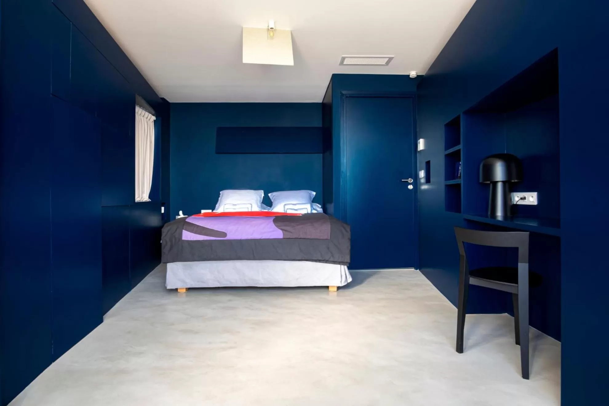 Photo of the whole room, Bed in Hôtel La Reine Jane