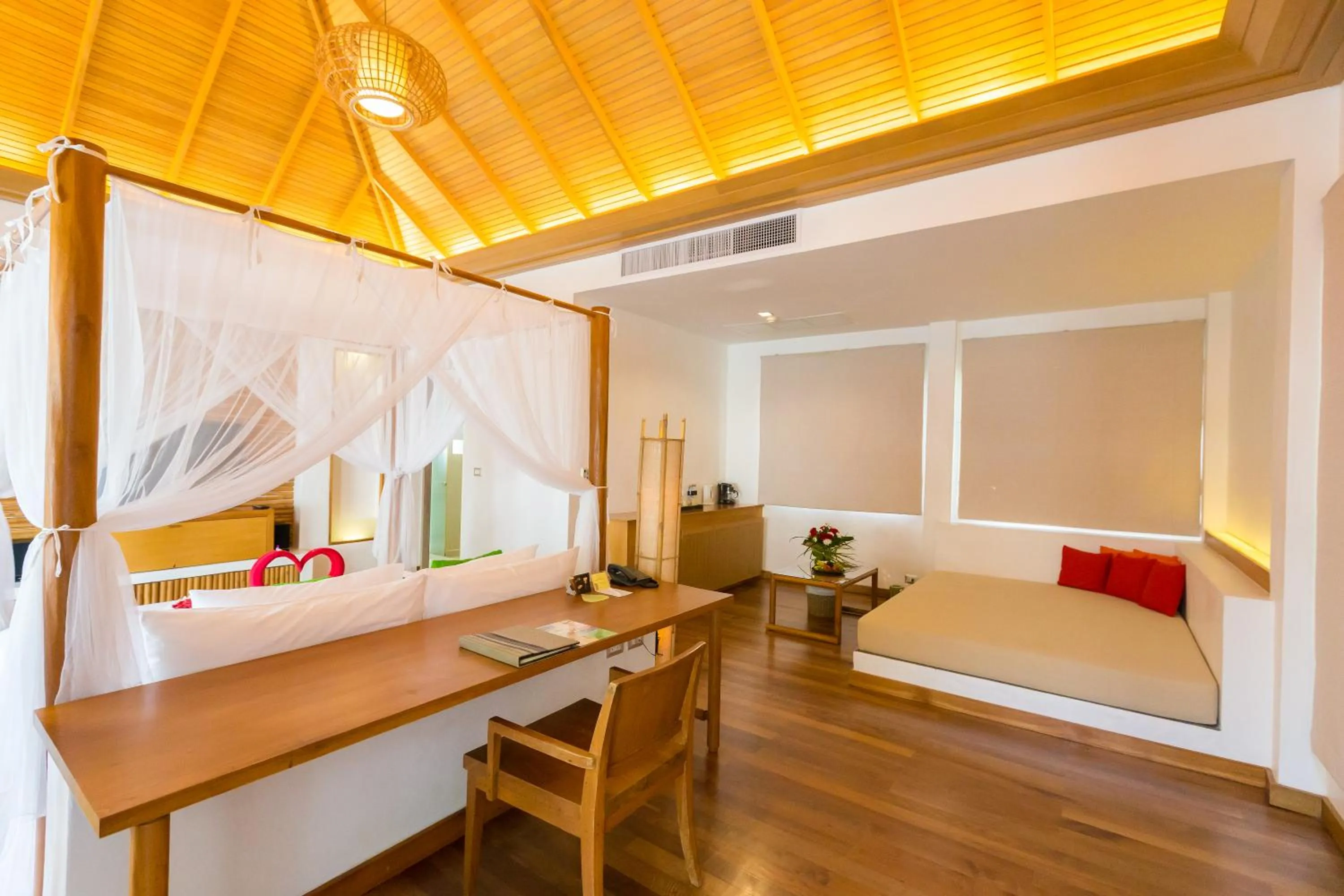 Seating area, Bed in Metadee Concept Hotel