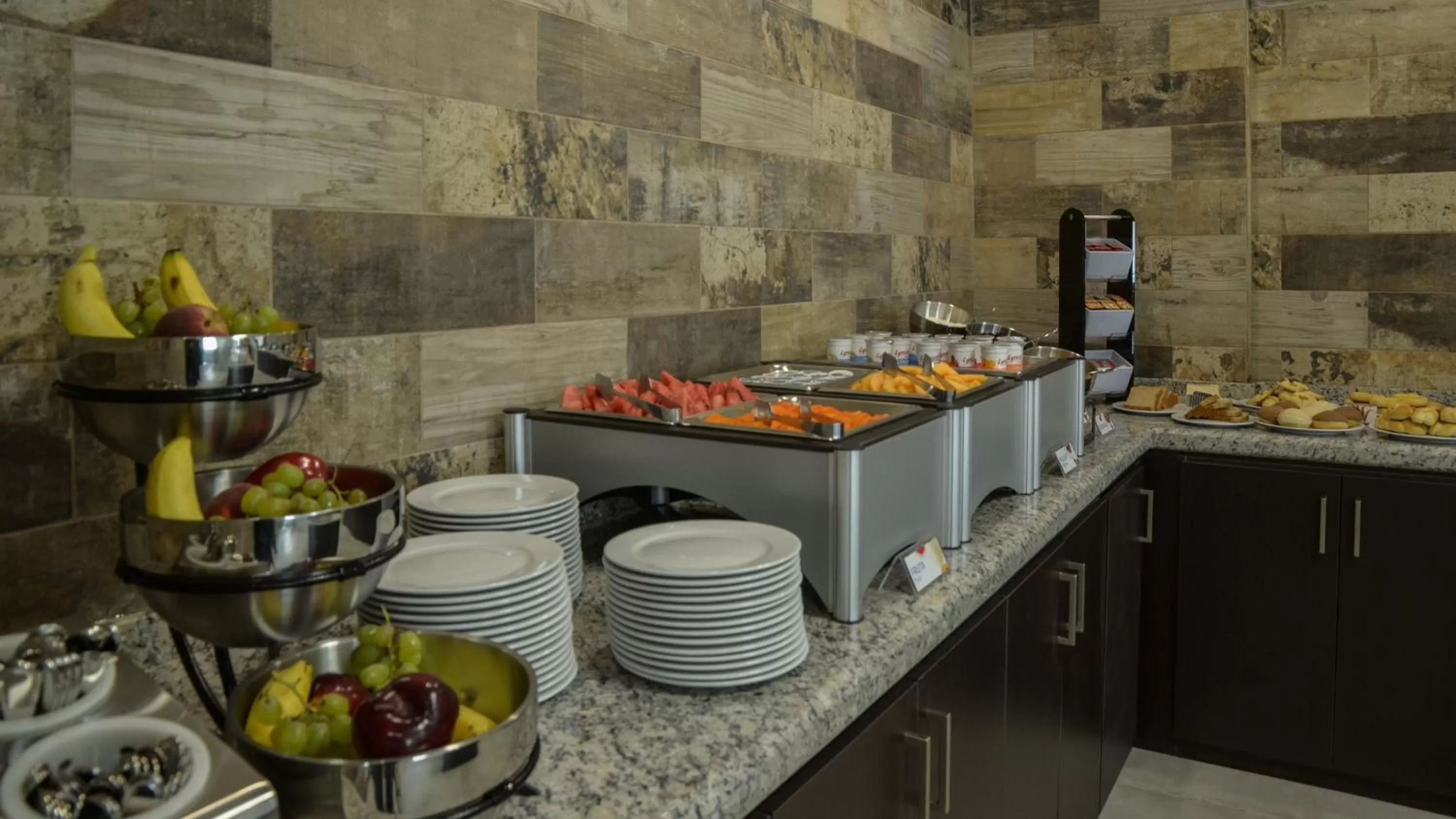 Restaurant/places to eat in Holiday Inn Express and Suites Celaya by IHG