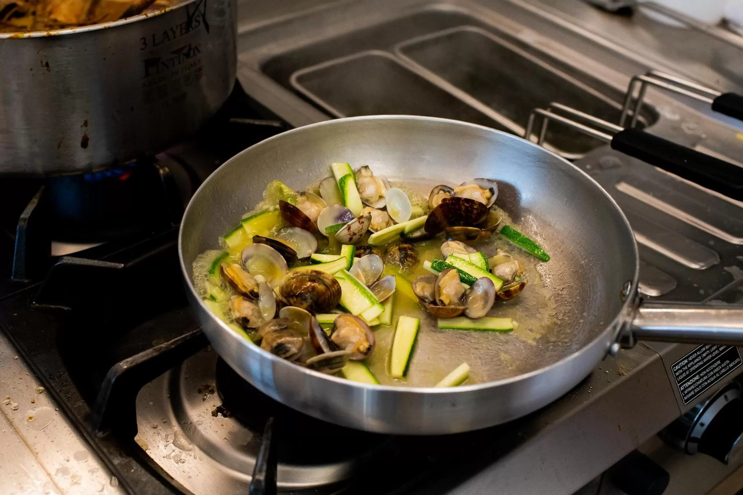 Restaurant/places to eat in M2 Hotel