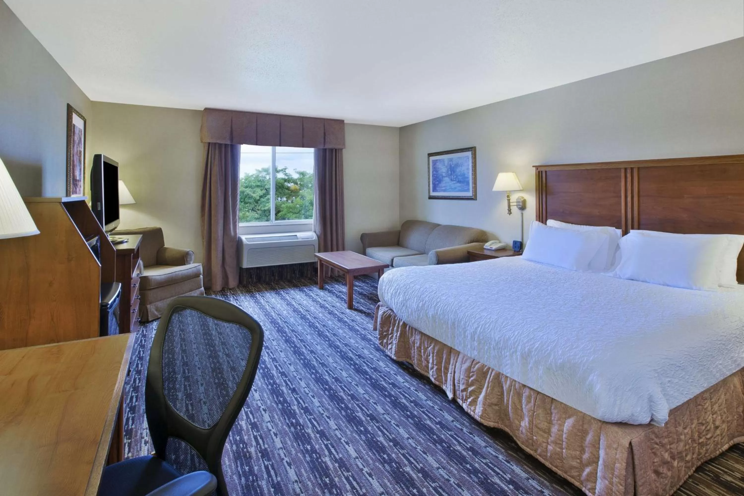 Bedroom, Bed in Hampton Inn Pittsburgh Area-Beaver Valley-Center Township
