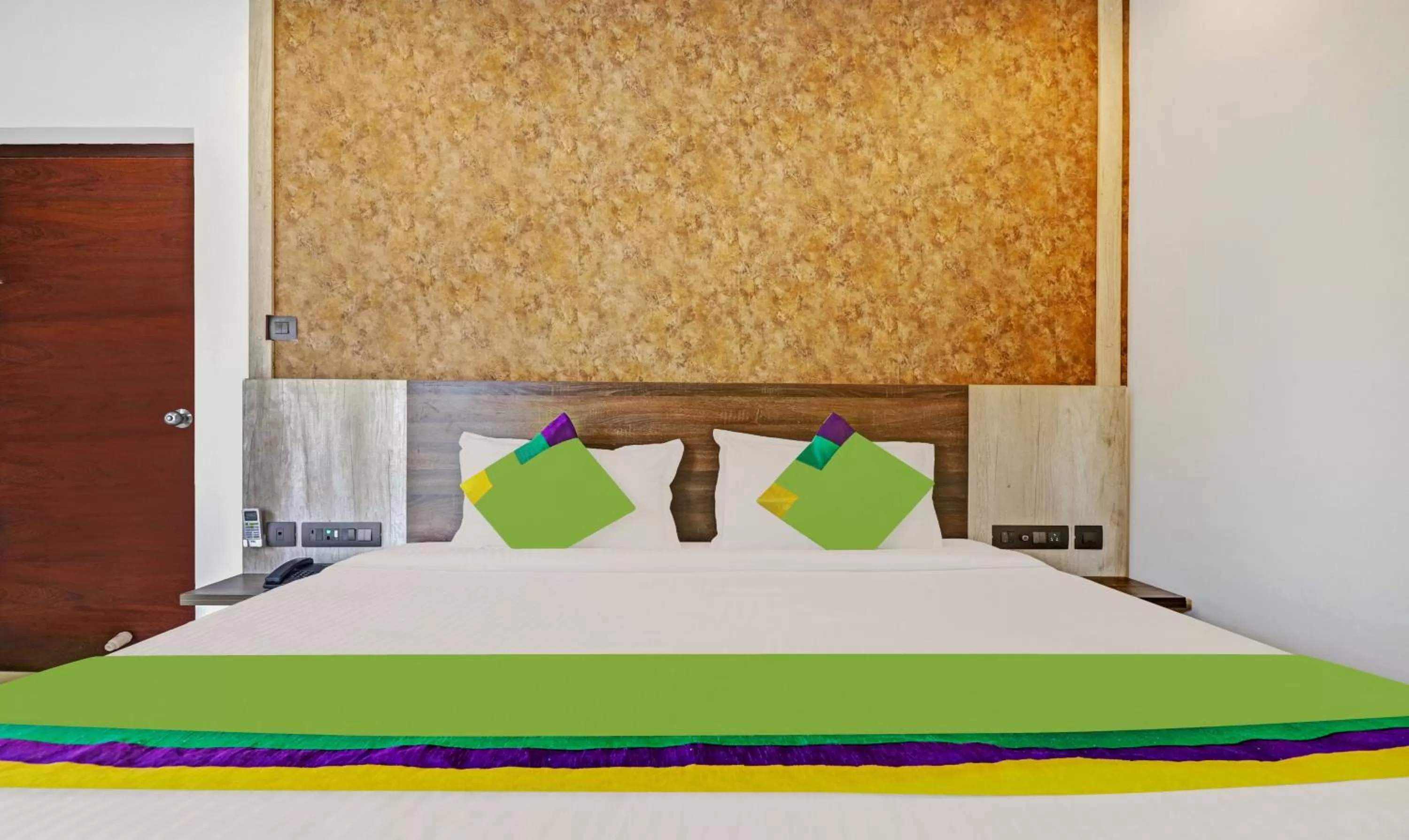 Bedroom, Bed in Treebo Trend Sreepathi Mayoogha