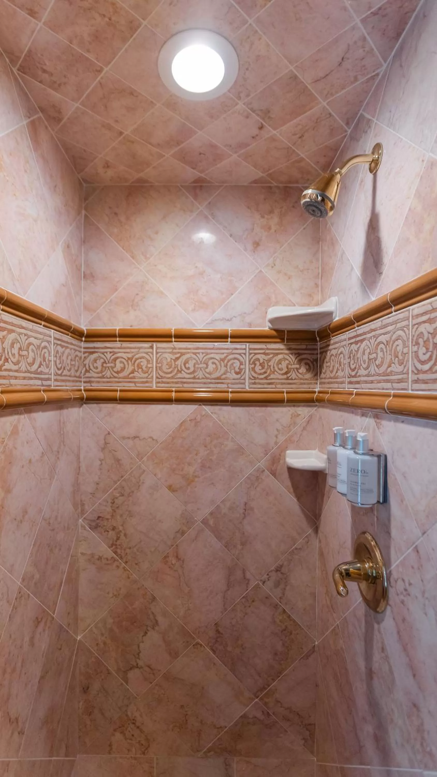 Bathroom in 1840s Carrollton Inn