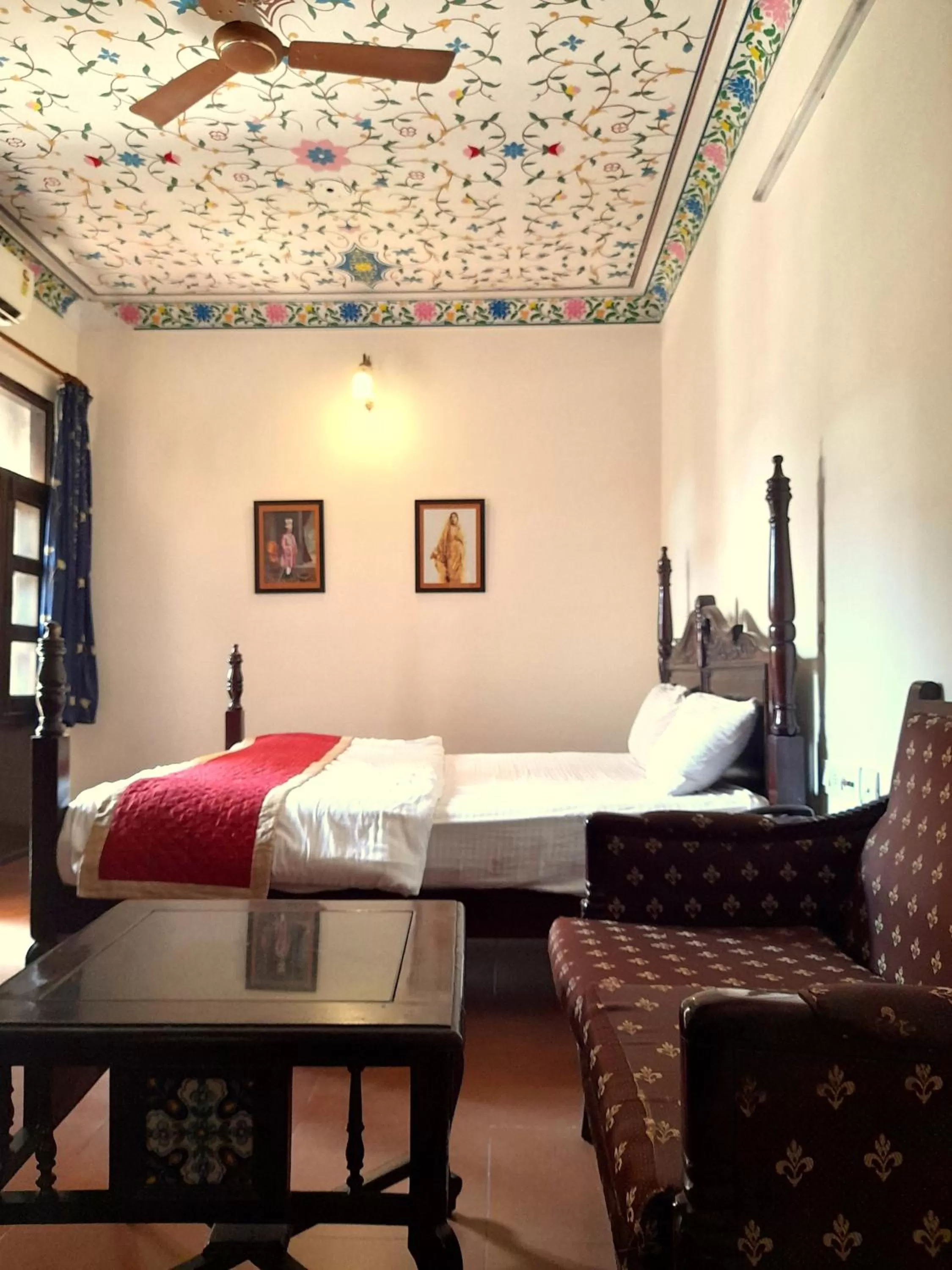 Bedroom, Bed in Sajjan Niwas