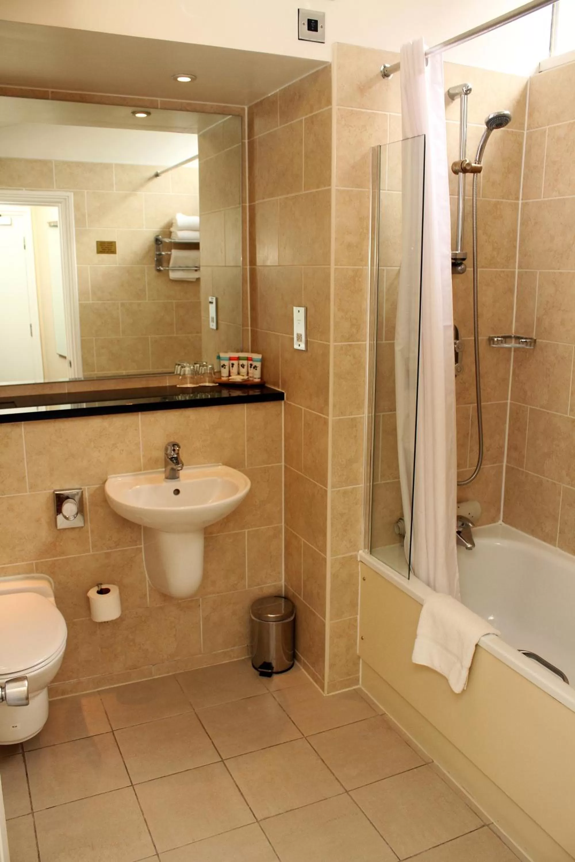 Bathroom in The Legacy Rose & Crown Hotel