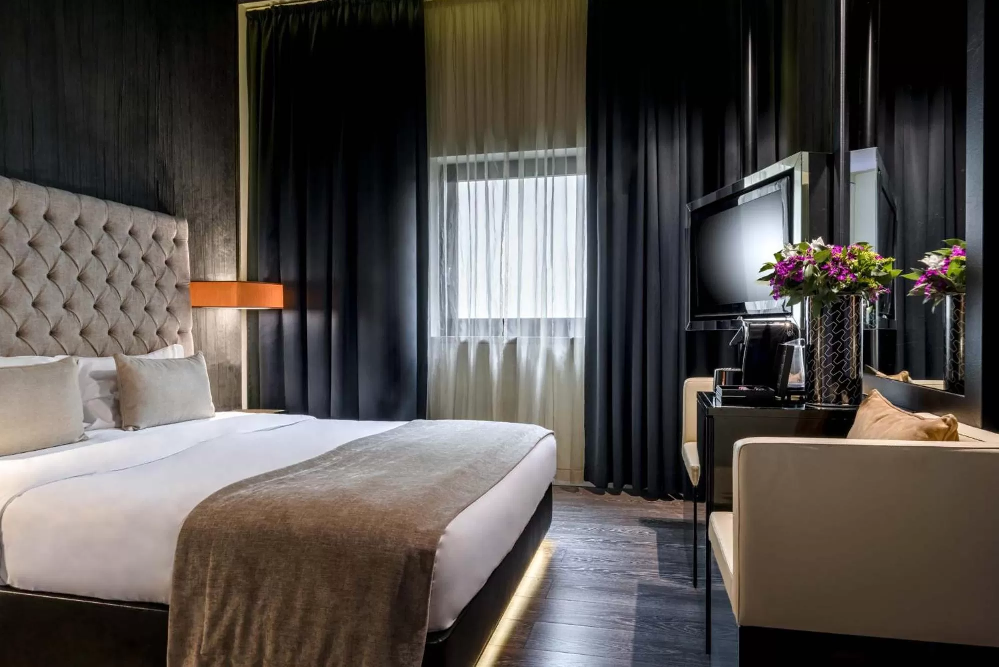 TV and multimedia, Bed in 9Hotel Mercy