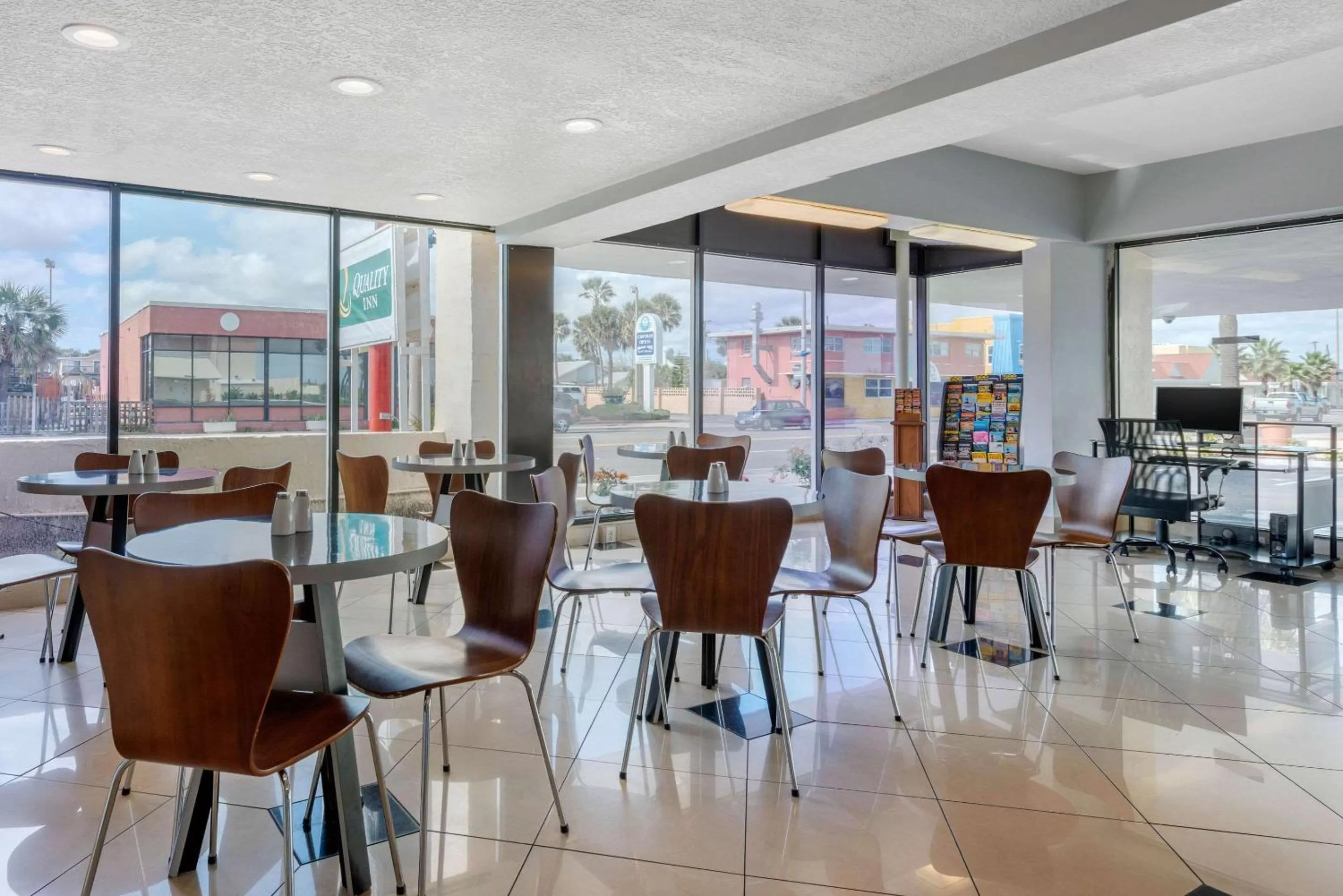 Restaurant/places to eat in Quality Inn Daytona Beach Oceanfront