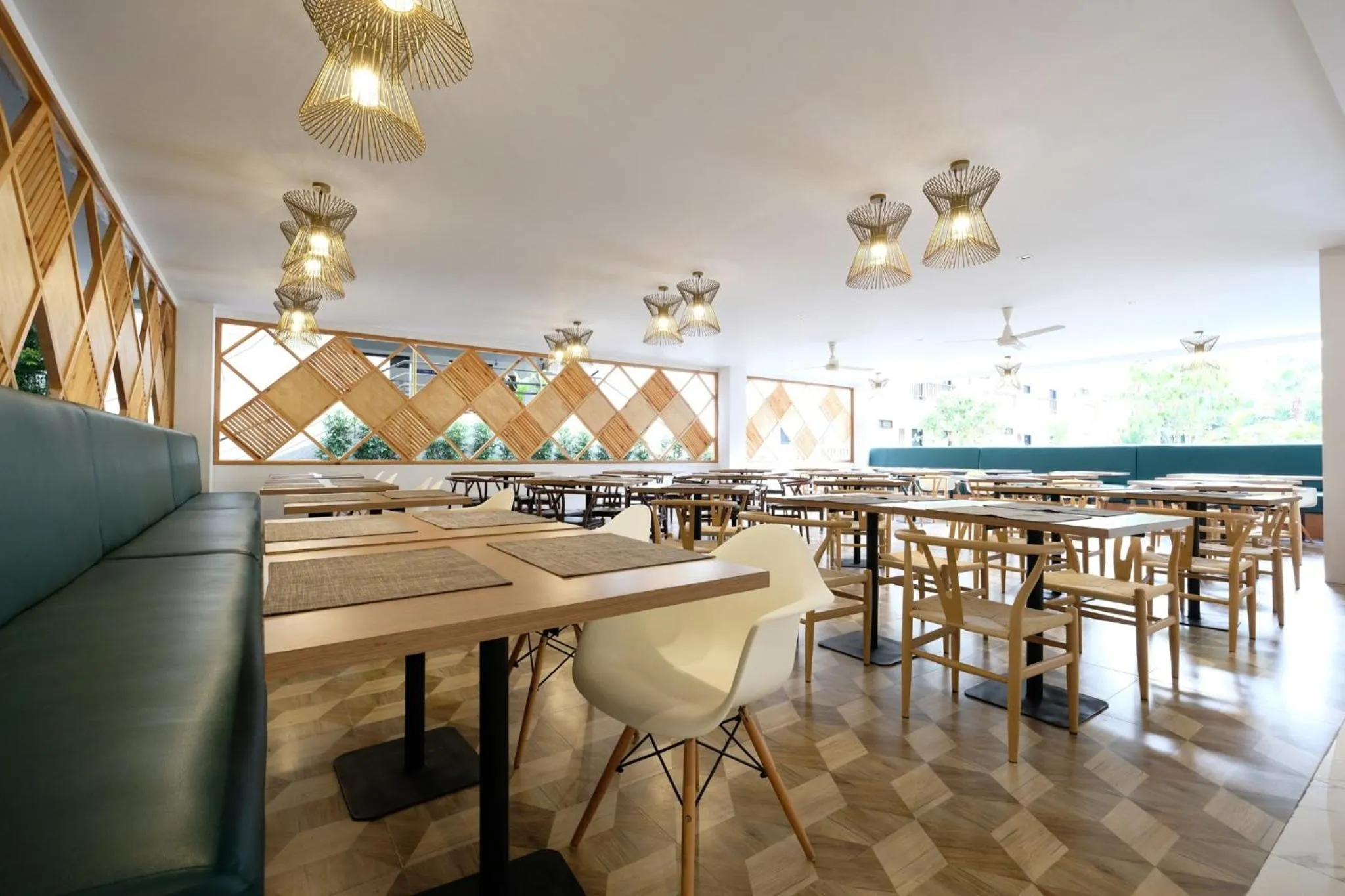 Restaurant/places to eat in Wongamat Privacy Residence, Pattaya