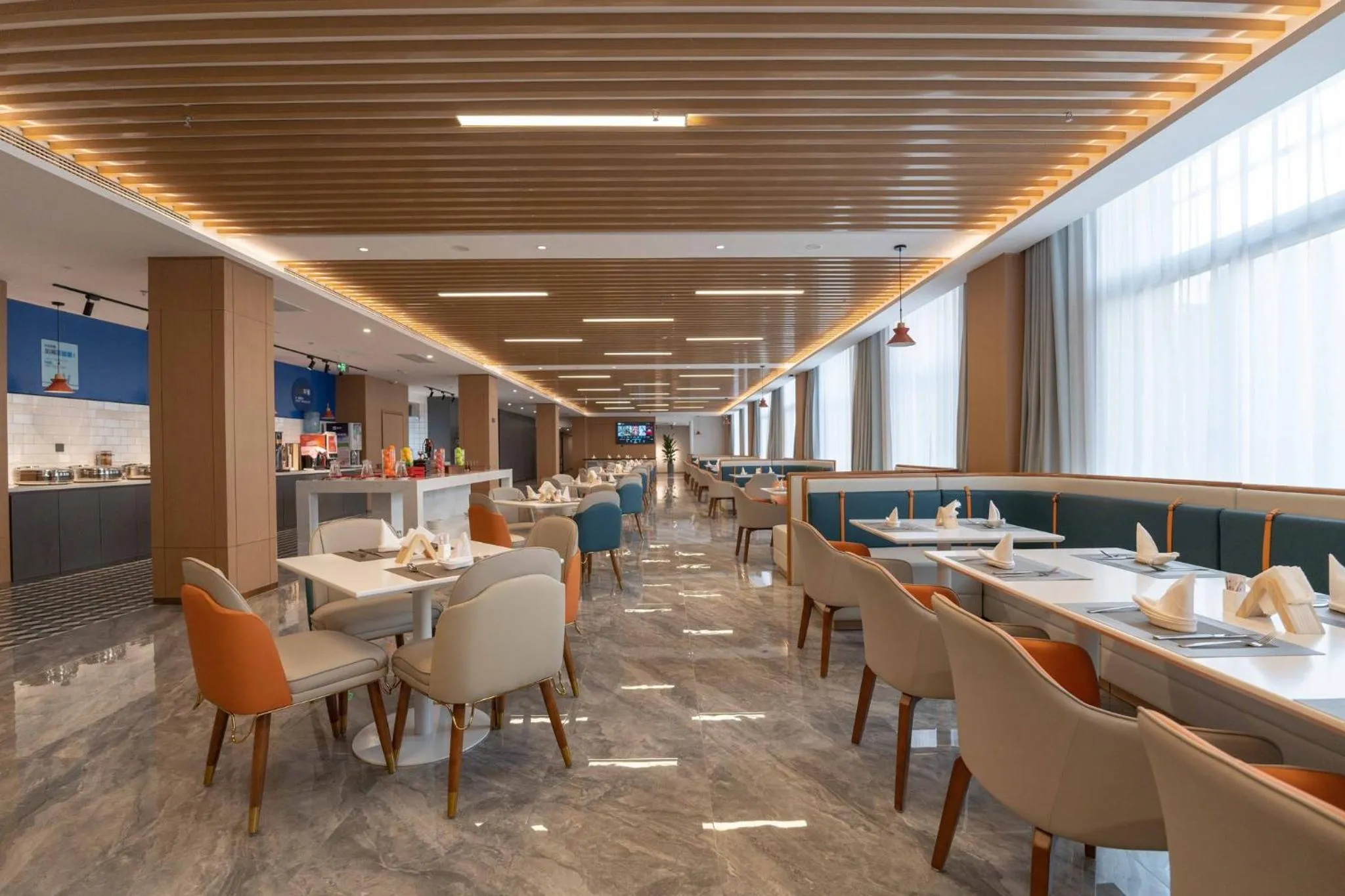 Restaurant/places to eat in Holiday Inn Express Zhengzhou Guancheng by IHG