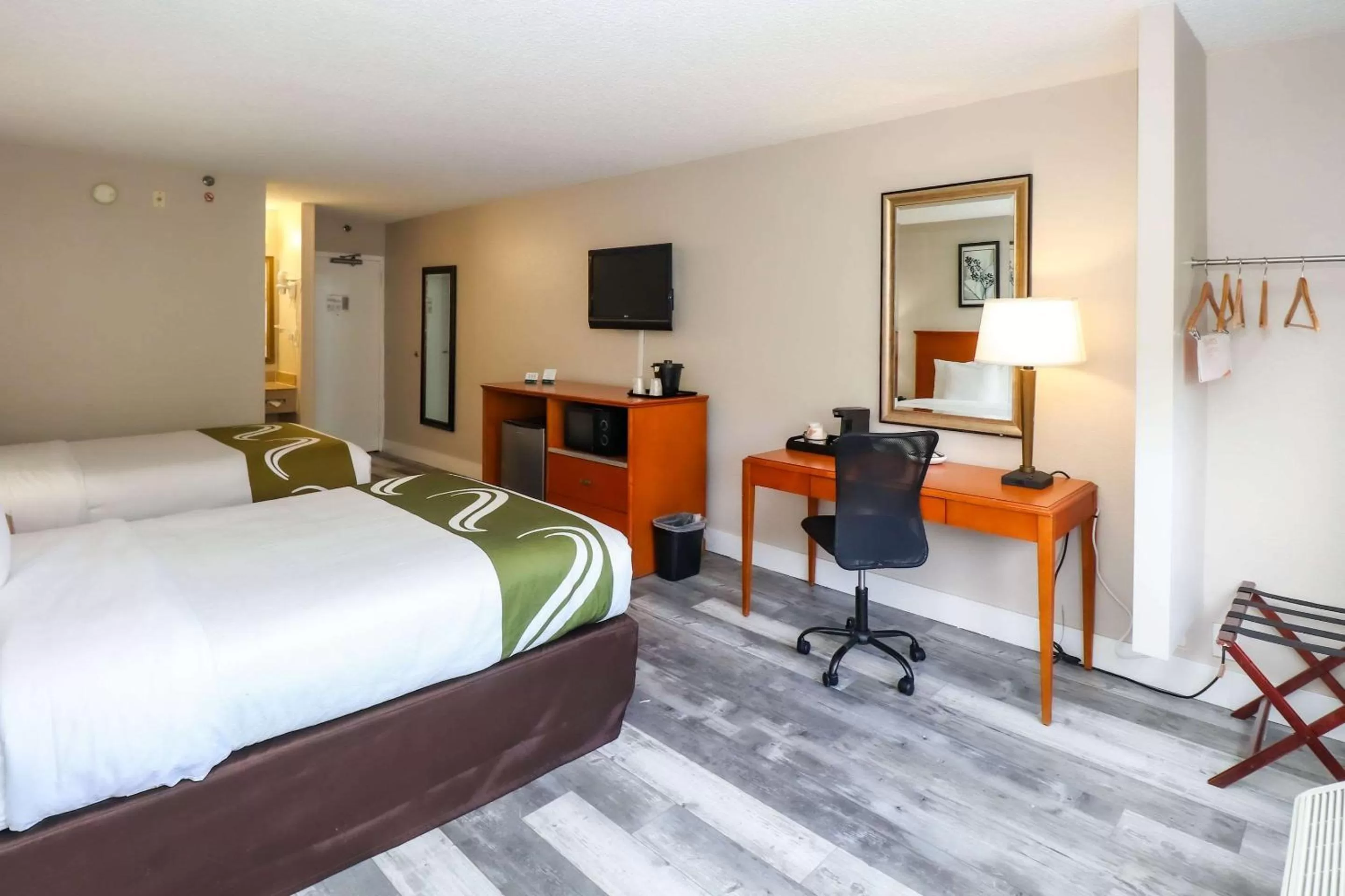 Photo of the whole room, Bed in Quality Inn Miami Airport - Doral
