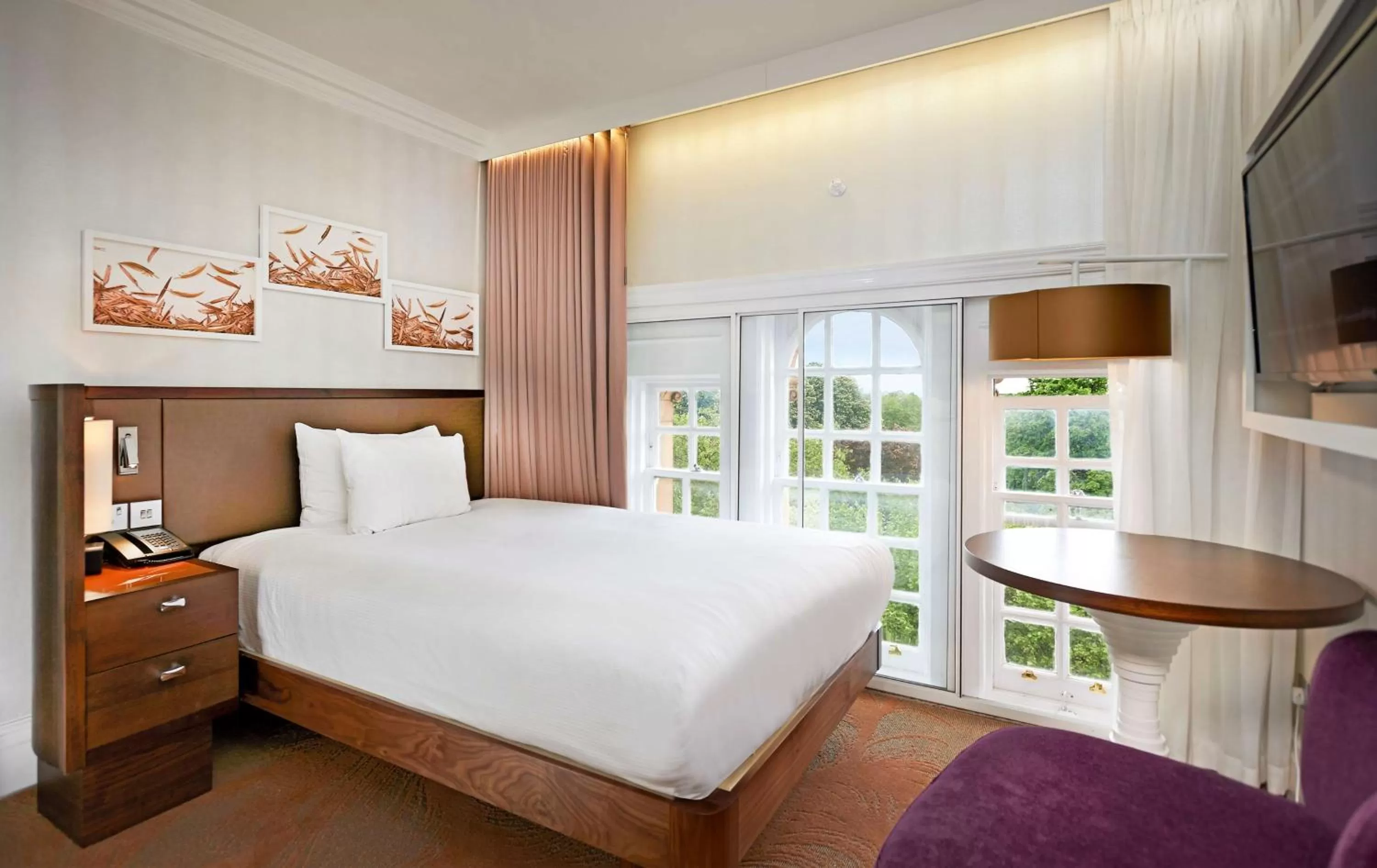 Bed in Hilton London Hyde Park