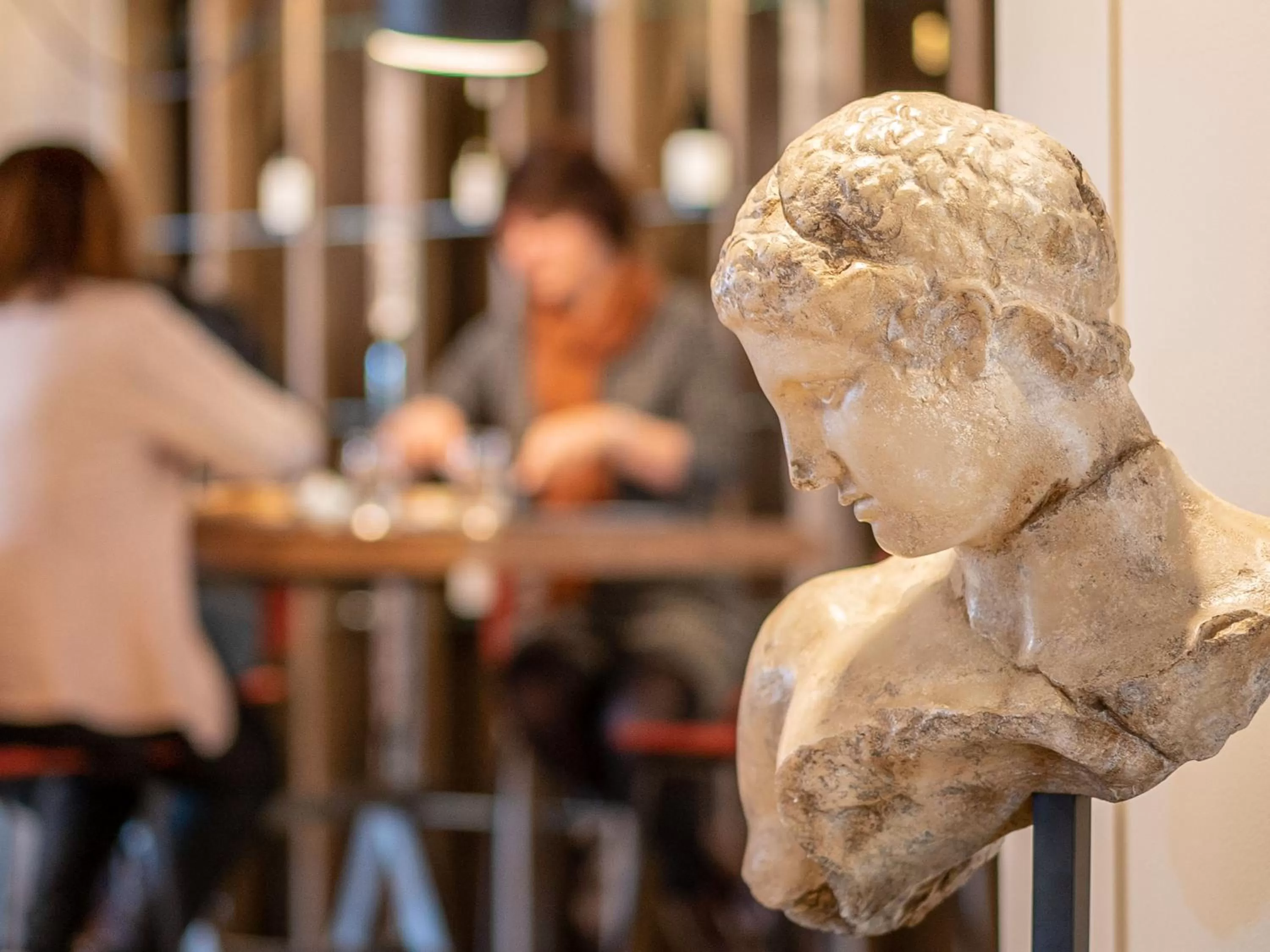 Restaurant/places to eat in Mercure Valence