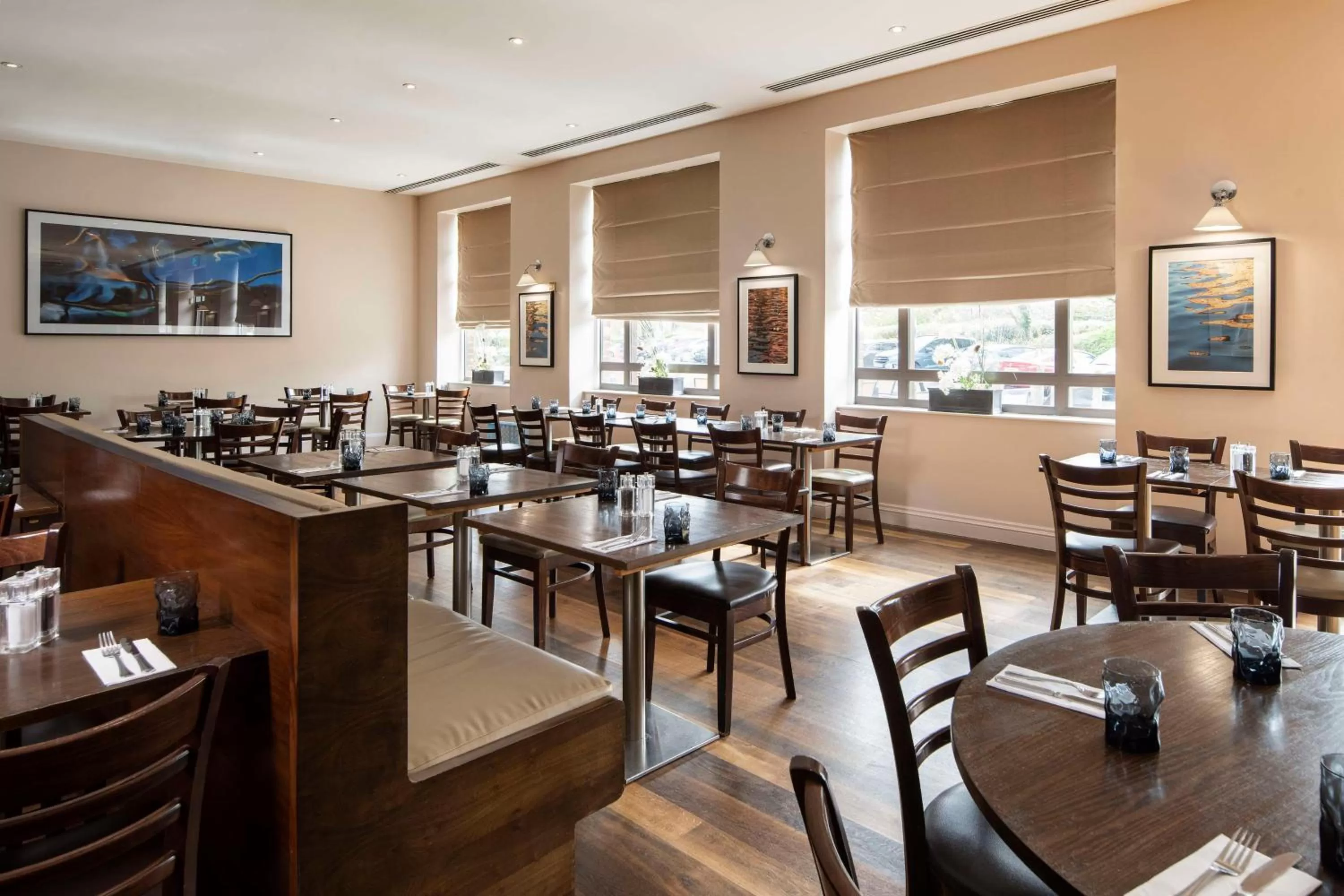 Restaurant/places to eat in DoubleTree by Hilton Swindon Hotel