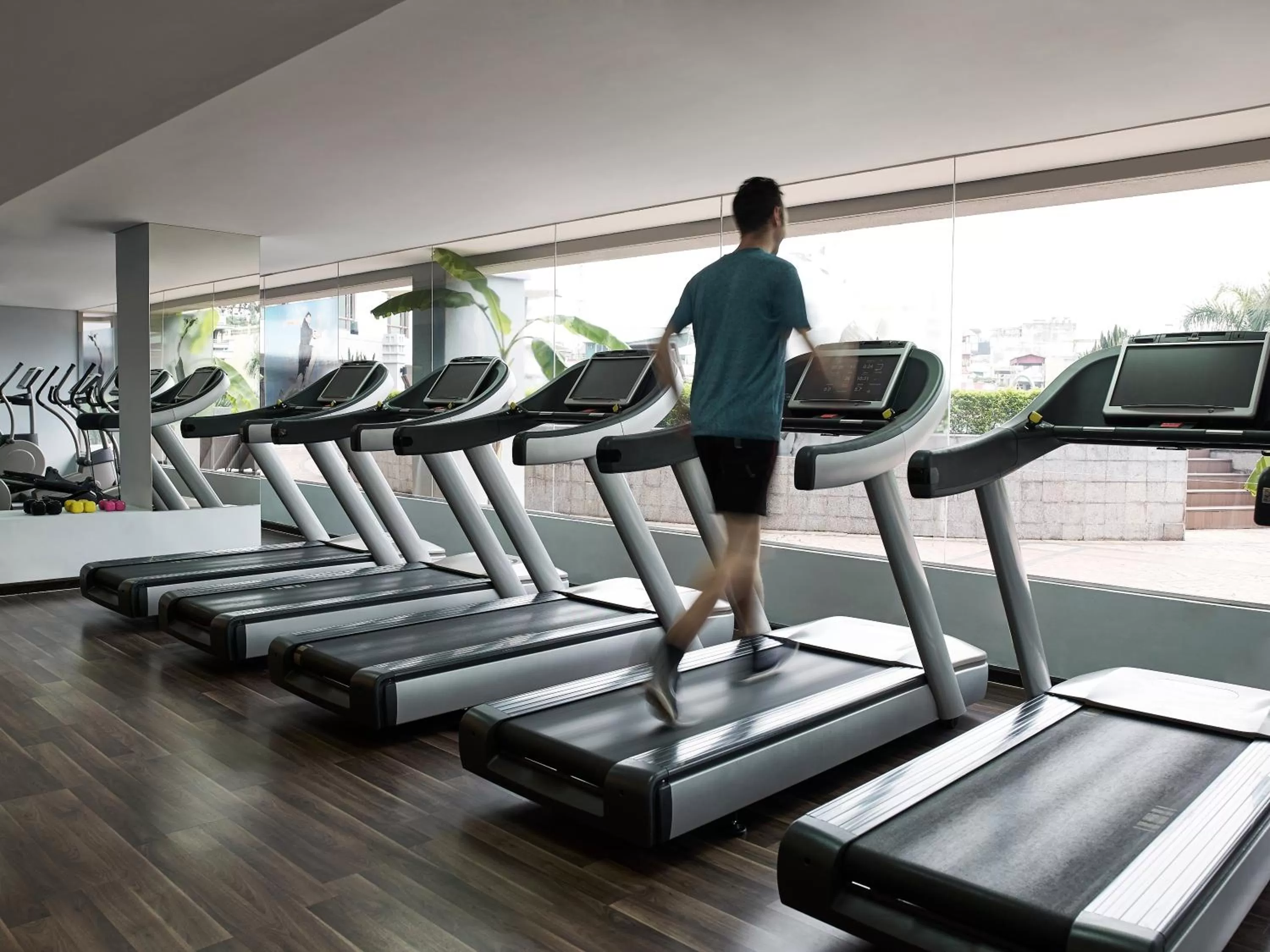 Fitness centre/facilities in Pullman Hanoi