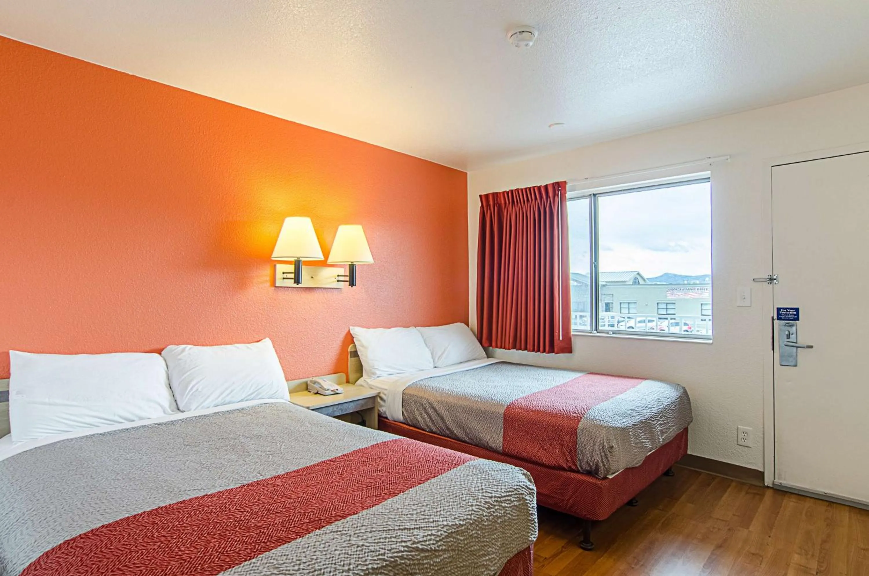 Deluxe Quadruple Room in Motel 6-Rock Springs, WY